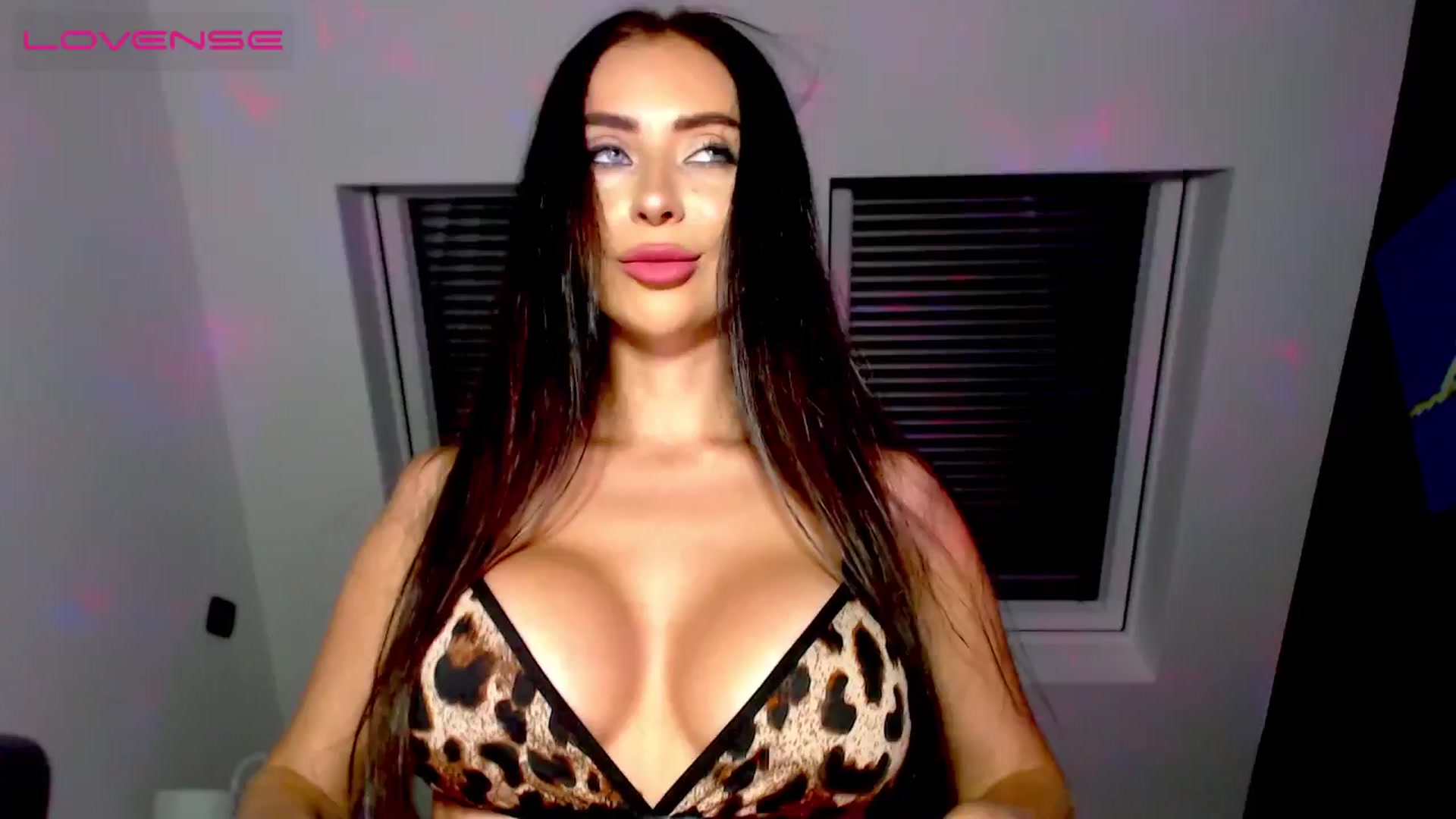 Gallery image thumbnail from Alliciya's myfreecams stream on, 10/13/2024, 15:39 image 9 of 20