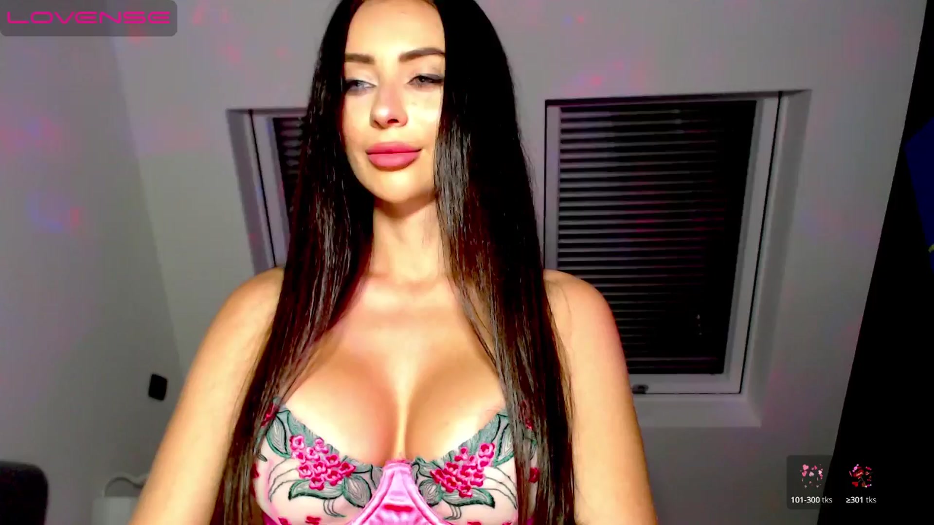 Gallery image thumbnail from Alliciya's myfreecams stream on, 10/21/2024, 16:03 image 17 of 20