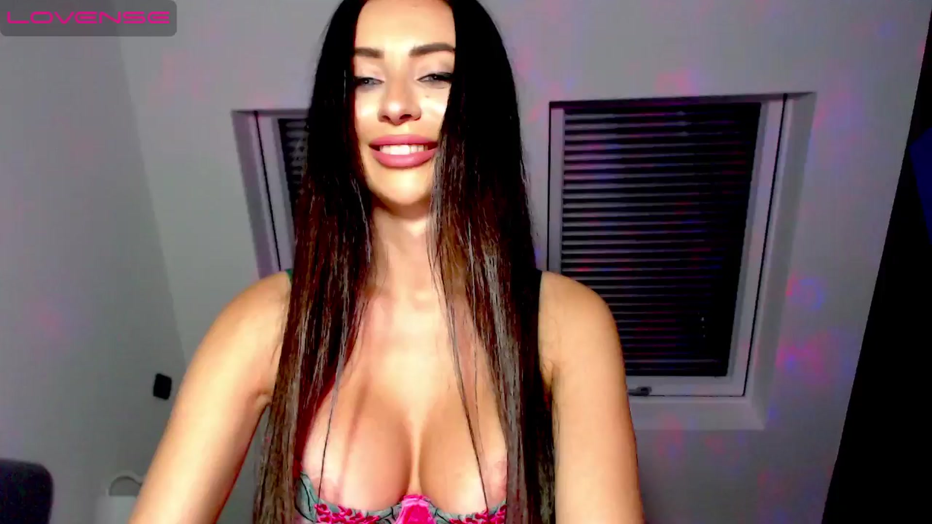 Gallery image thumbnail from Alliciya's myfreecams stream on, 10/21/2024, 18:02 image 17 of 20