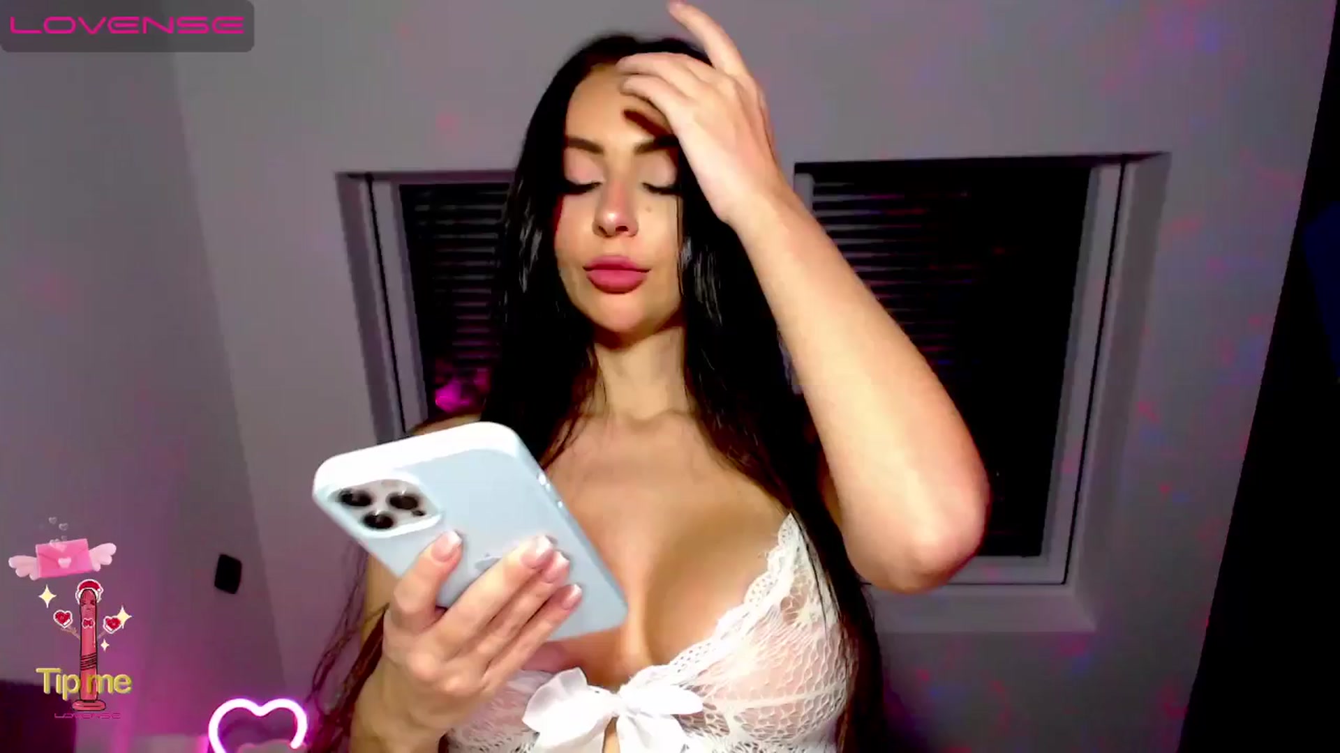 Gallery image thumbnail from Alliciya's myfreecams stream on, 11/17/2024, 20:15 image 7 of 20
