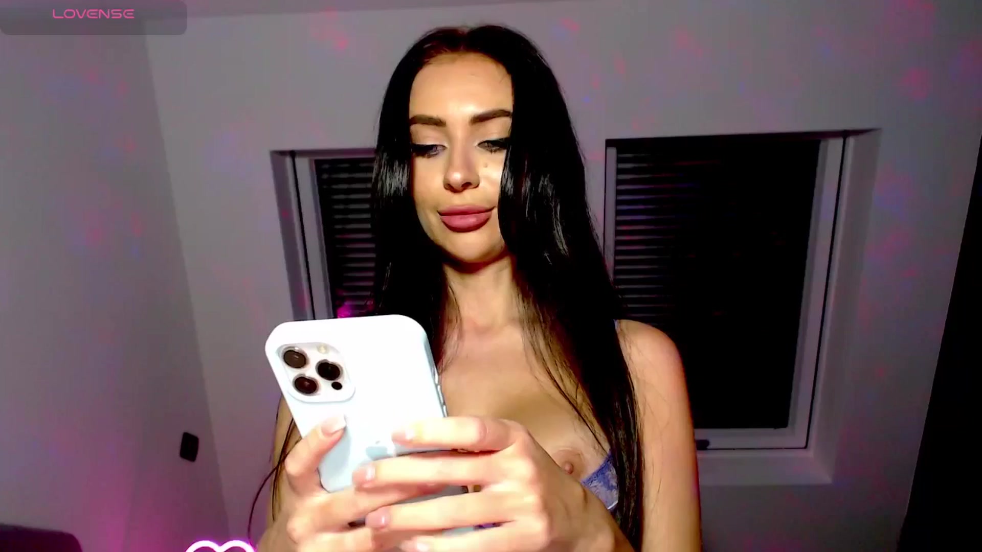 Gallery image thumbnail from Alliciya's myfreecams stream on, 11/20/2024, 20:17 image 13 of 20