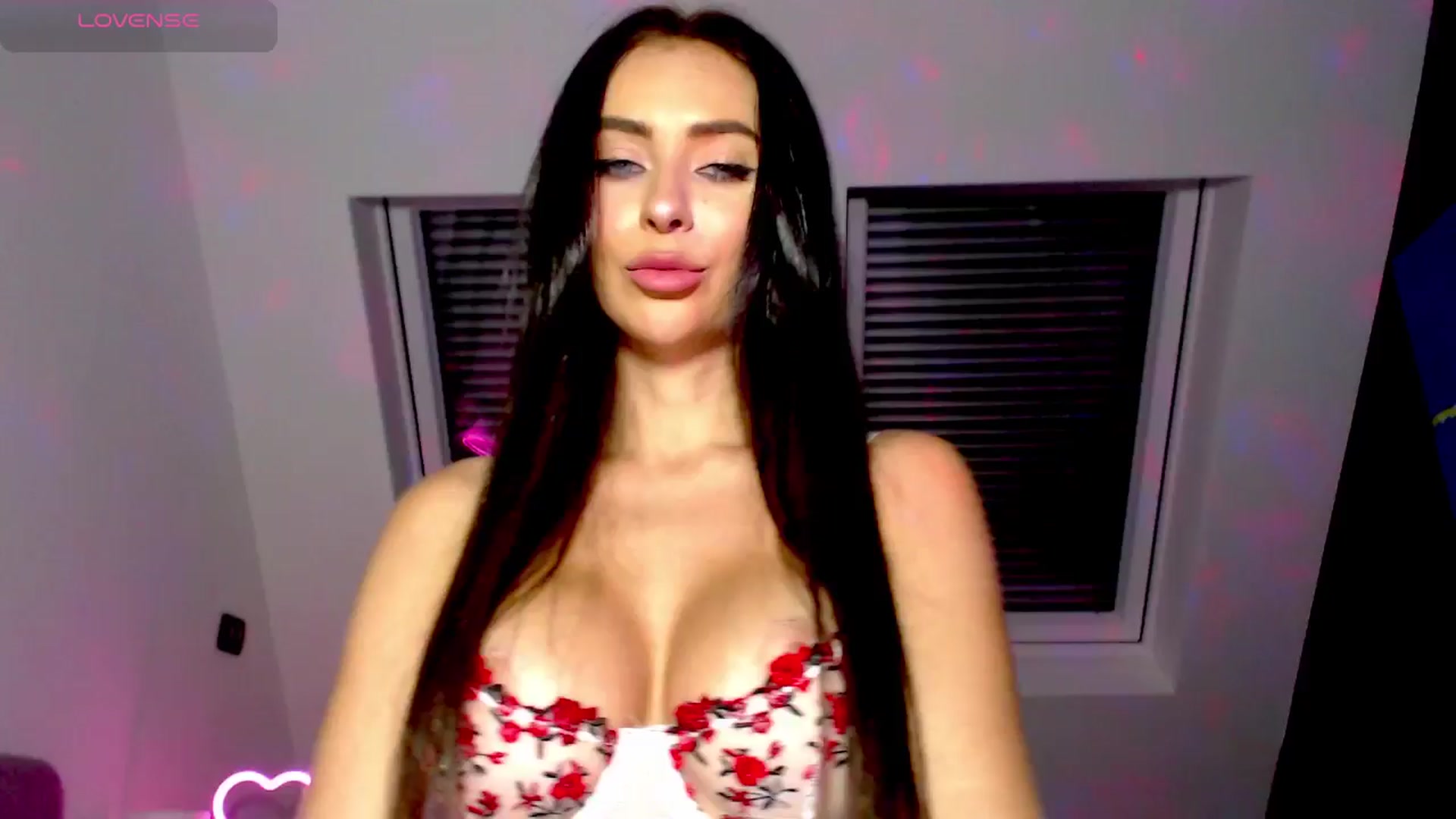 Gallery image thumbnail from Alliciya's myfreecams stream on, 11/22/2024, 19:13 image 7 of 20