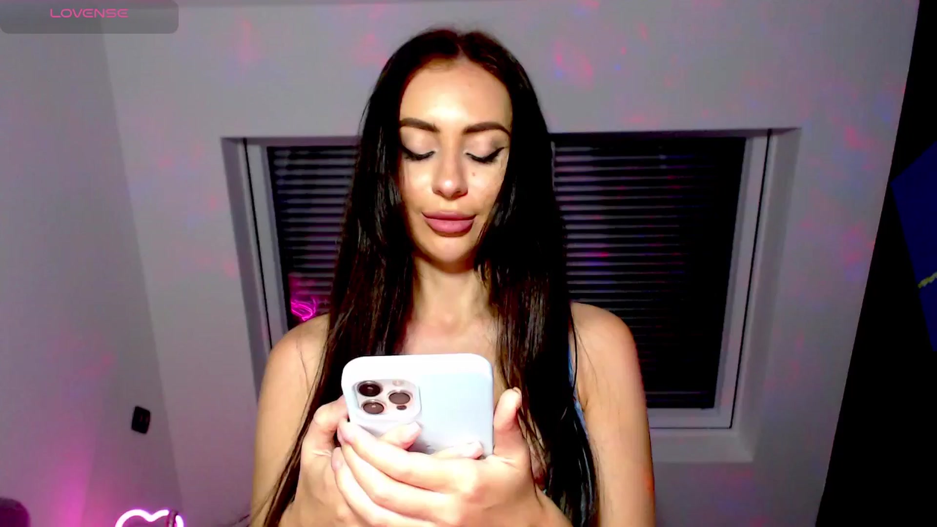 Gallery image thumbnail from Alliciya's myfreecams stream on, 11/28/2024, 24:06 image 18 of 20