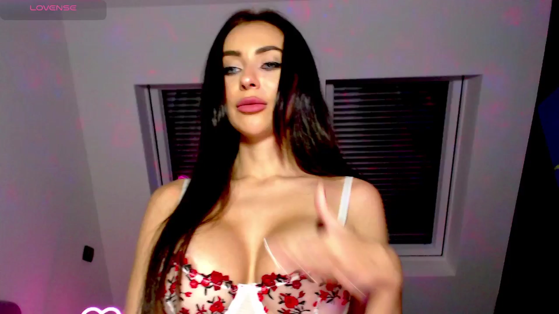 Gallery image thumbnail from Alliciya's myfreecams stream on, 12/03/2024, 19:03 image 7 of 20