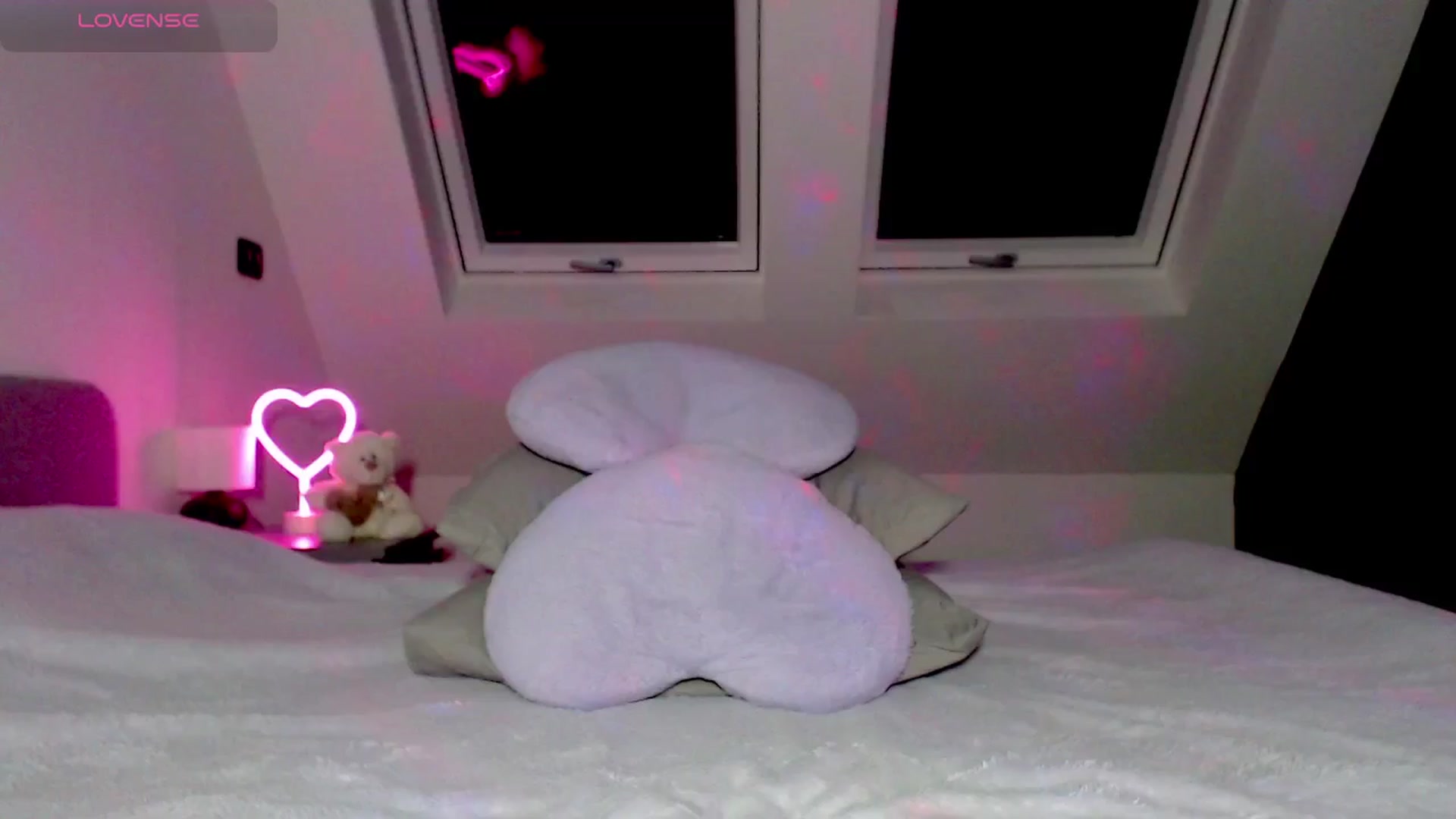 Gallery image thumbnail from Alliciya's myfreecams stream on, 12/05/2024, 20:19 image 13 of 20