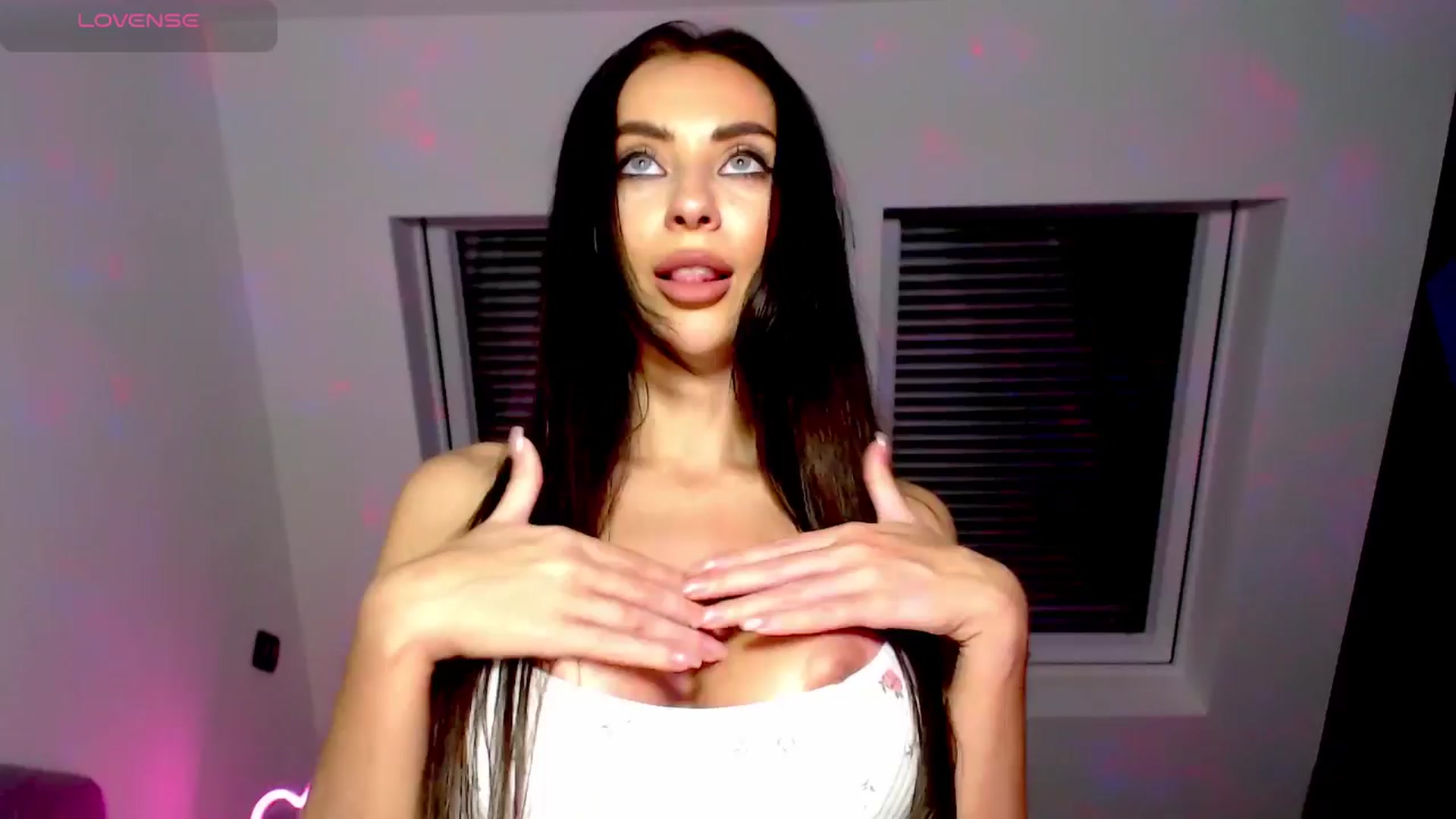 Gallery image thumbnail from Alliciya's myfreecams stream on, 12/08/2024, 07:42 image 10 of 20