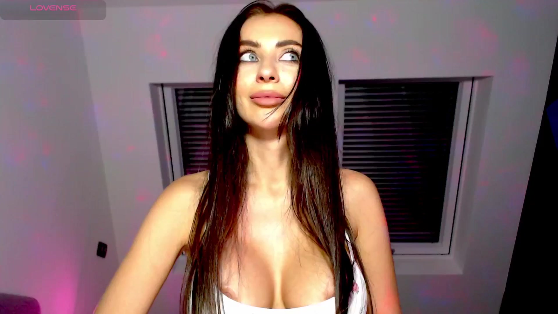 Gallery image thumbnail from Alliciya's myfreecams stream on, 12/08/2024, 07:42 image 4 of 20