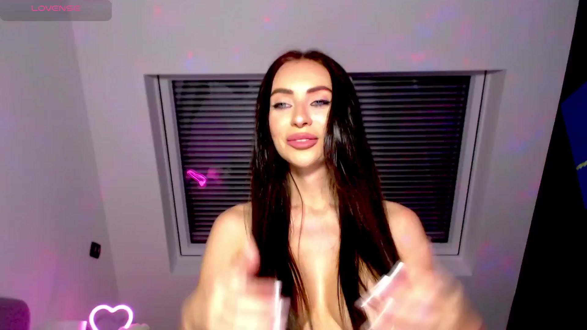 Gallery image thumbnail from Alliciya's myfreecams stream on, 12/08/2024, 20:48 image 18 of 20
