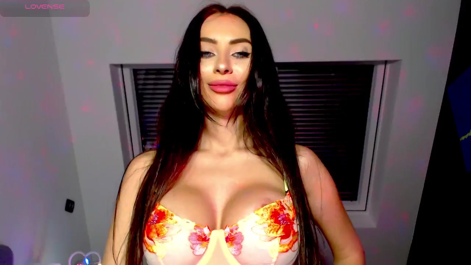 Gallery image thumbnail from Alliciya's myfreecams stream on, 12/14/2024, 20:38 image 1 of 20