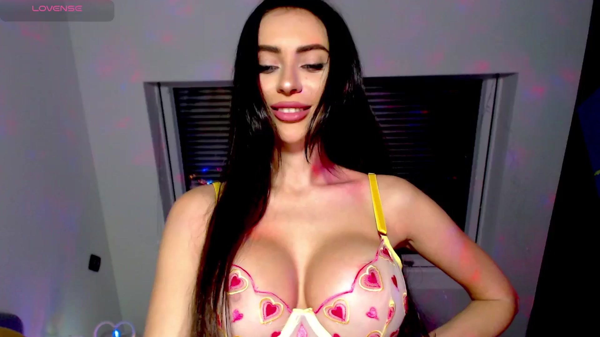 Gallery image thumbnail from Alliciya's myfreecams stream on, 12/21/2024, 17:03 image 16 of 20