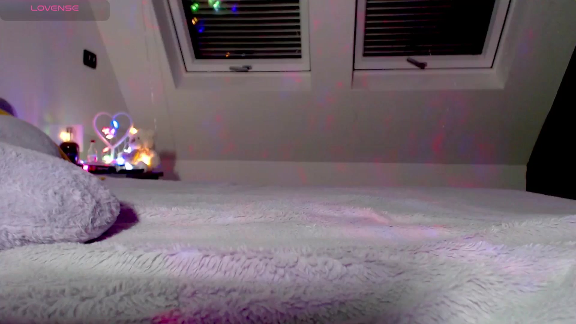 Gallery image thumbnail from Alliciya's myfreecams stream on, 12/21/2024, 21:26 image 14 of 20
