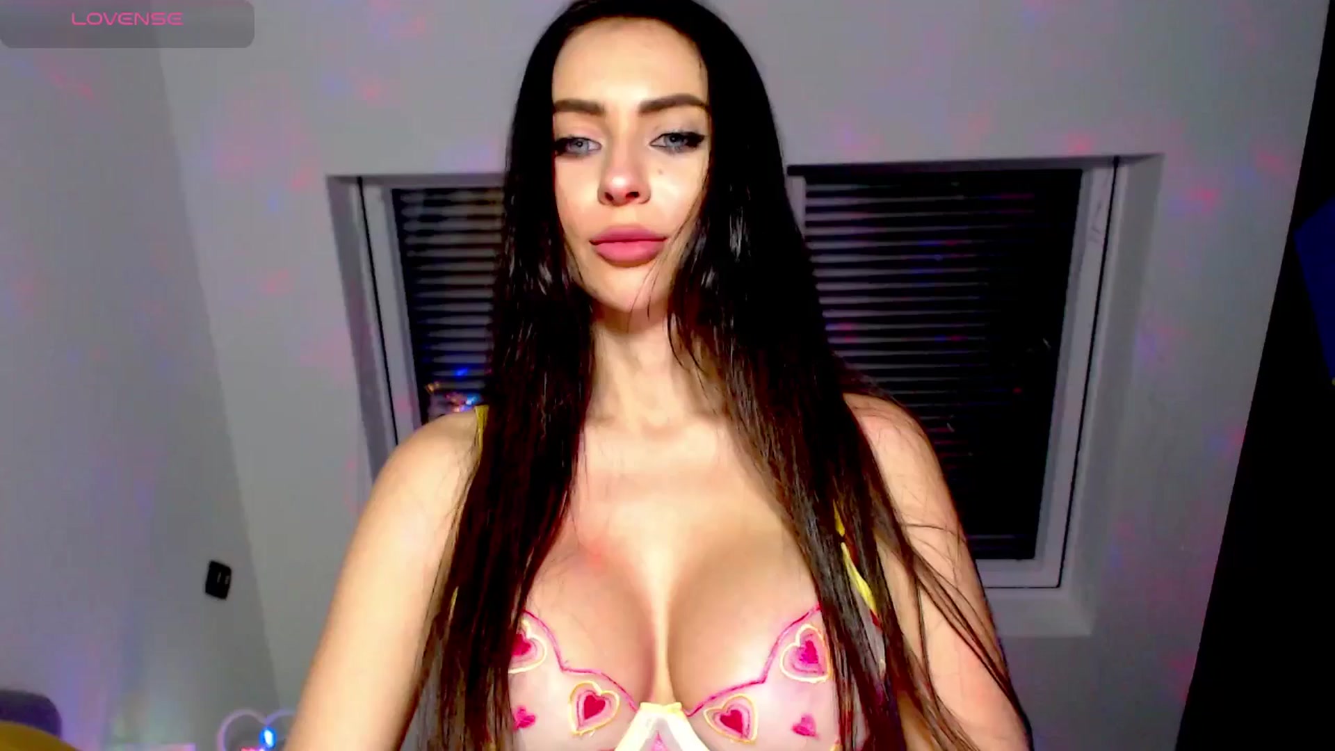 Gallery image thumbnail from Alliciya's myfreecams stream on, 12/21/2024, 23:43 image 11 of 20