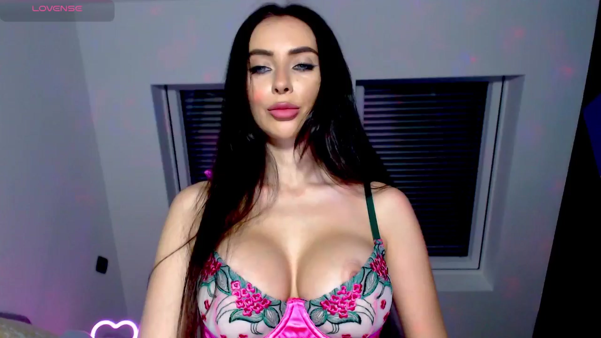 Gallery image thumbnail from Alliciya's myfreecams stream on, 01/25/2025, 17:35 image 10 of 20