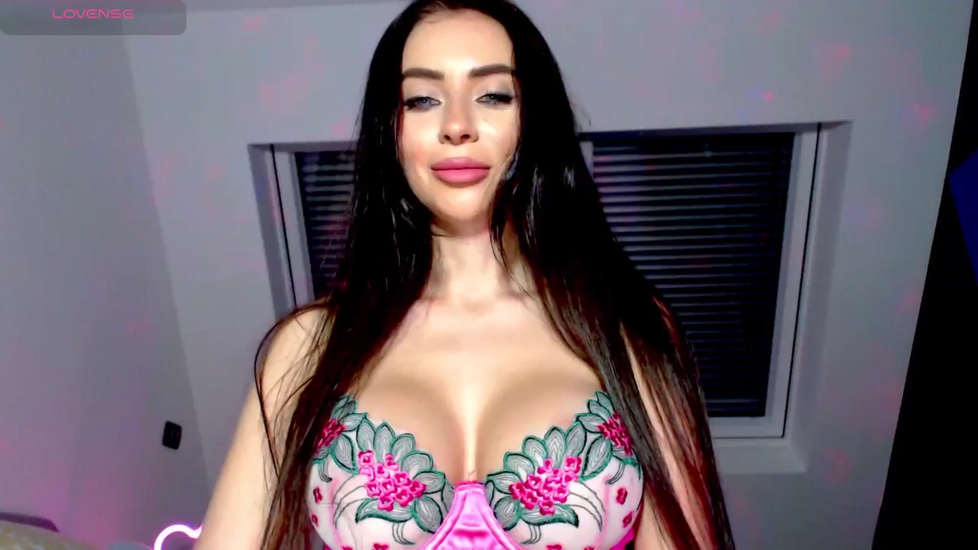 Gallery image thumbnail from Alliciya's myfreecams stream on, 01/25/2025, 19:06 image 8 of 20