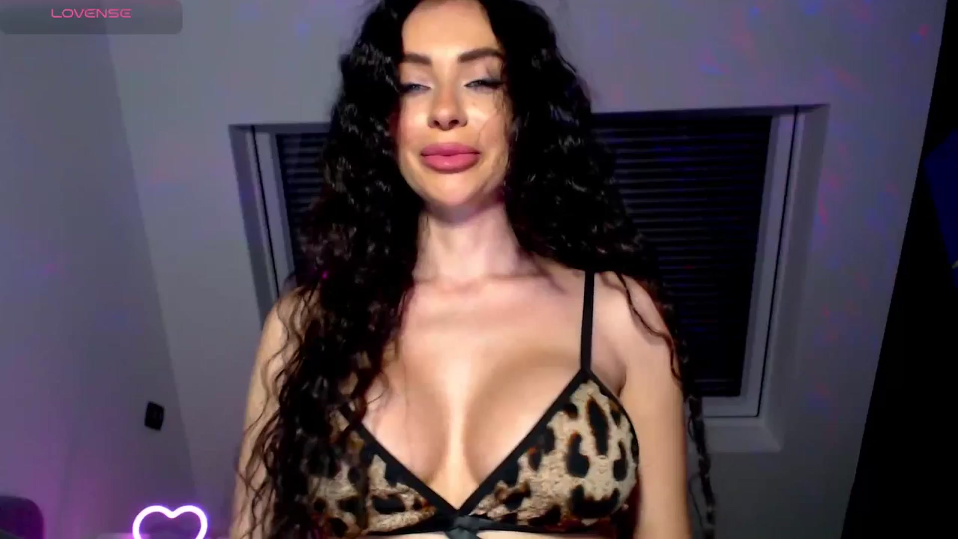 Gallery image thumbnail from Alliciya's myfreecams stream on, 04/02/2025, 21:57 image 5 of 20