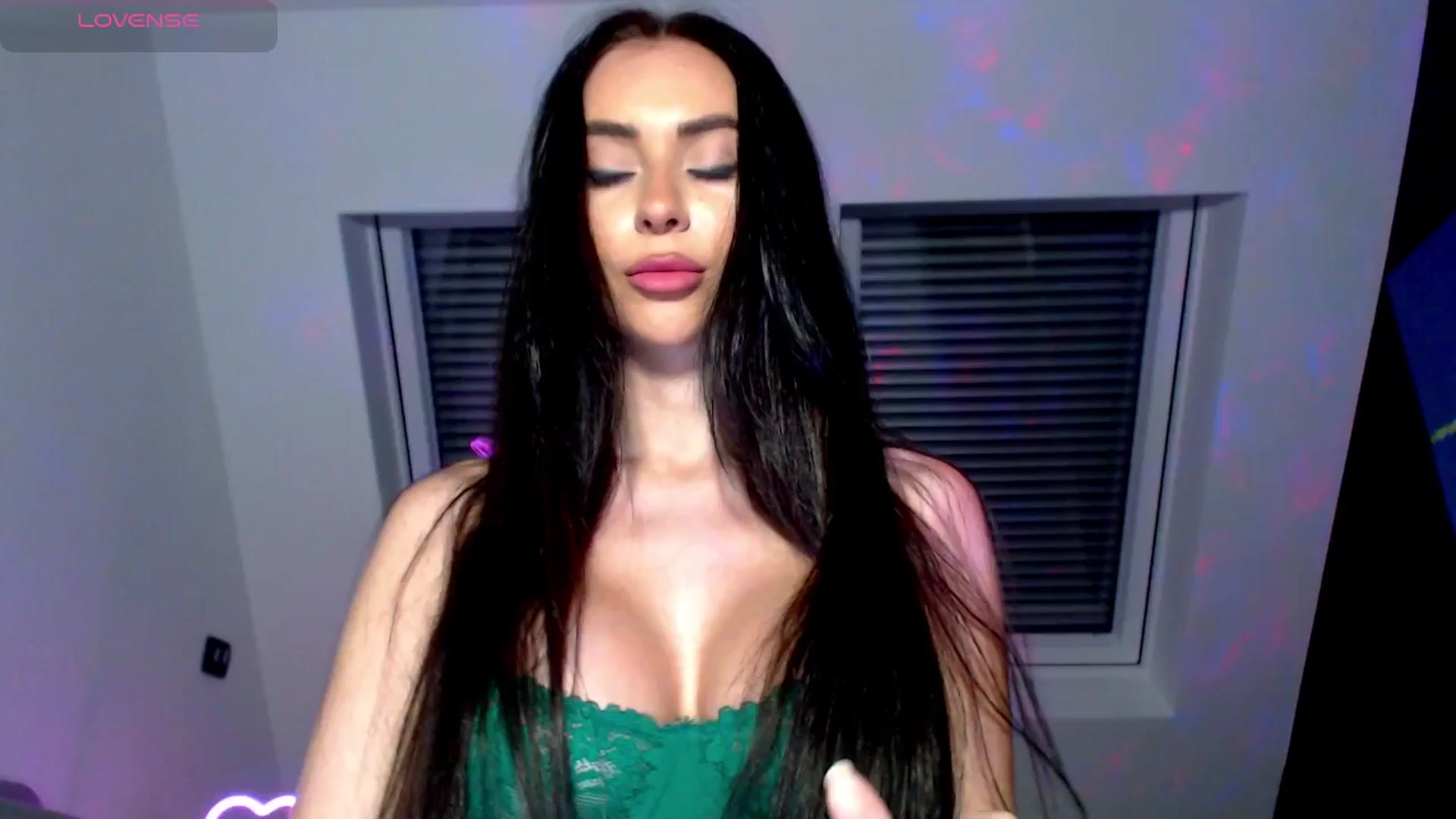 Gallery image thumbnail from Alliciya's myfreecams stream on, 04/05/2025, 20:36 image 18 of 20
