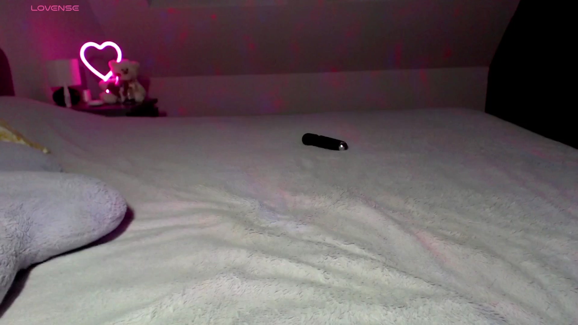 Gallery image thumbnail from Alliciya's myfreecams stream on, 04/19/2025, 23:16 image 15 of 20
