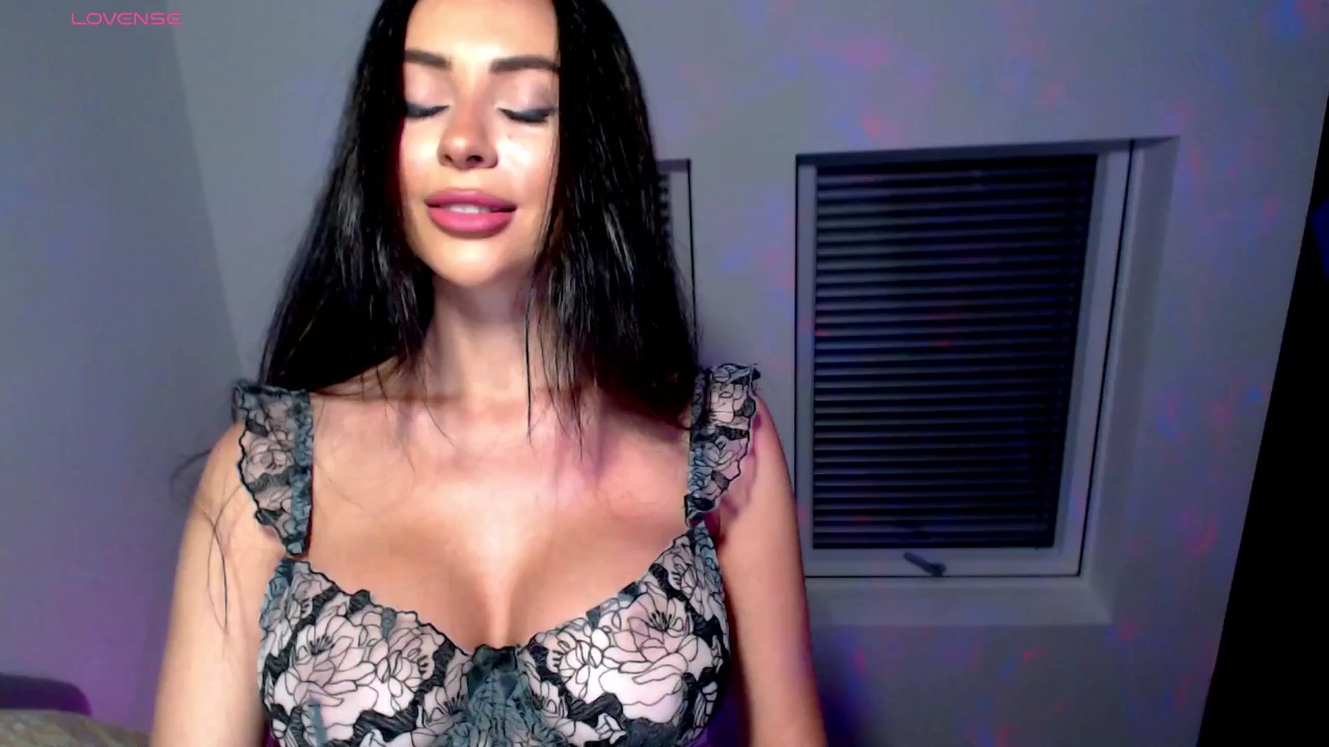 Gallery image thumbnail from Alliciya's myfreecams stream on, 04/26/2025, 22:19 image 6 of 20