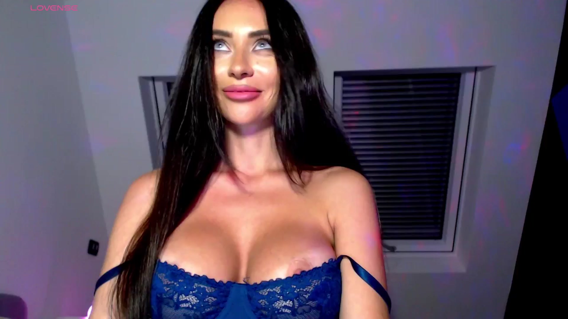 Gallery image thumbnail from Alliciya's myfreecams stream on, 05/03/2025, 21:18 image 17 of 20