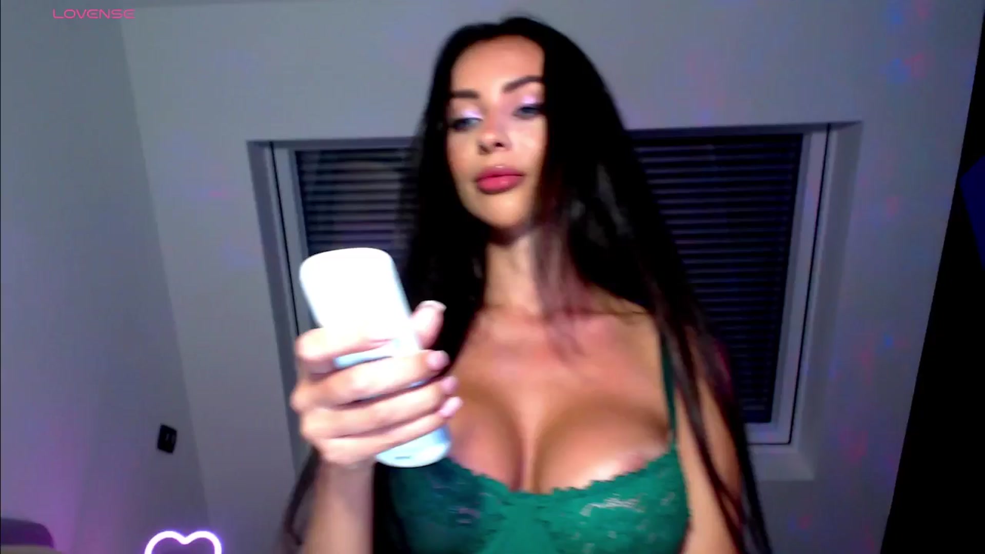 Gallery image thumbnail from Alliciya's myfreecams stream on, 06/13/2025, 17:35 image 6 of 20