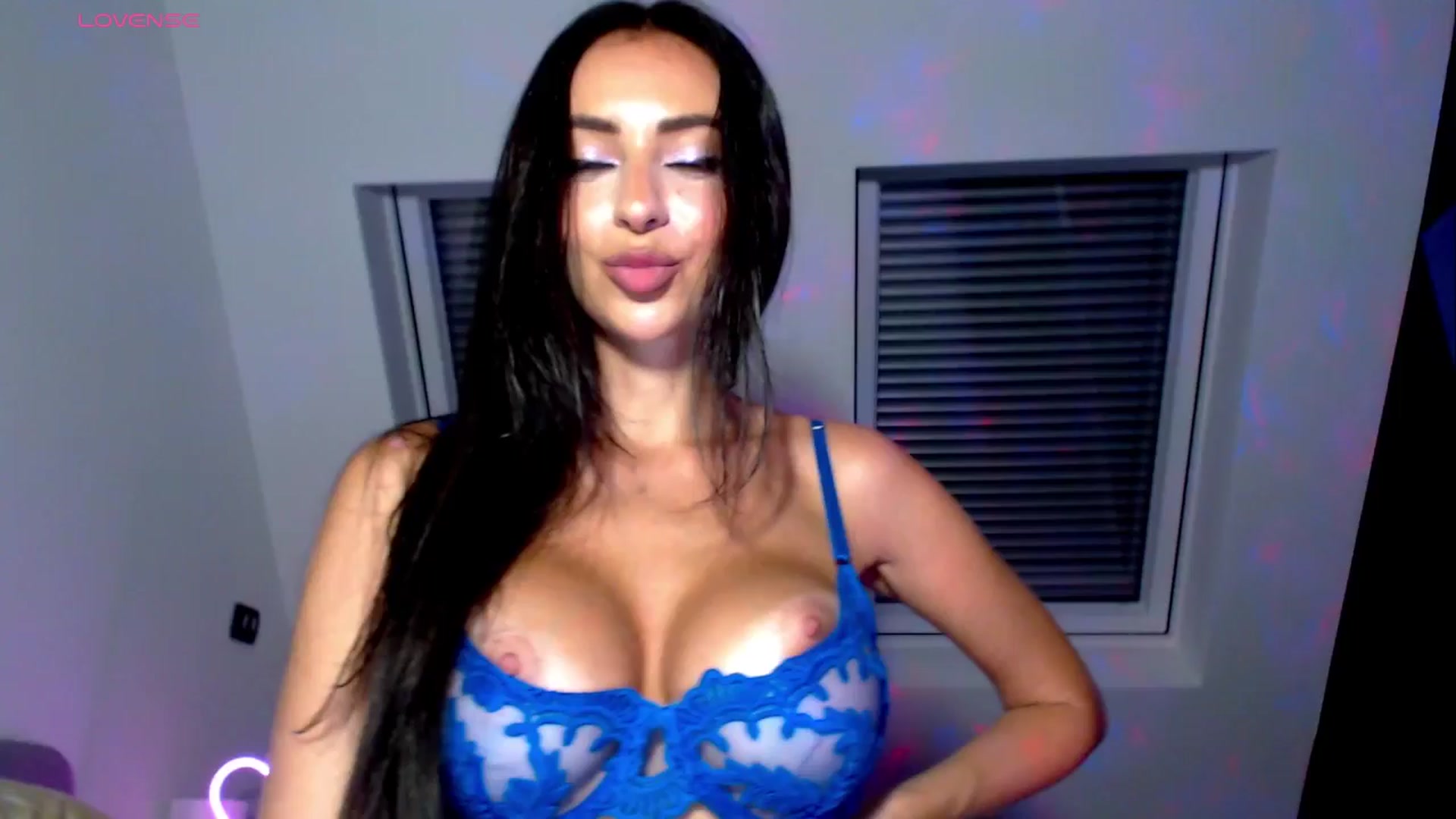Gallery image thumbnail from Alliciya's myfreecams stream on, 06/15/2025, 22:21 image 19 of 20