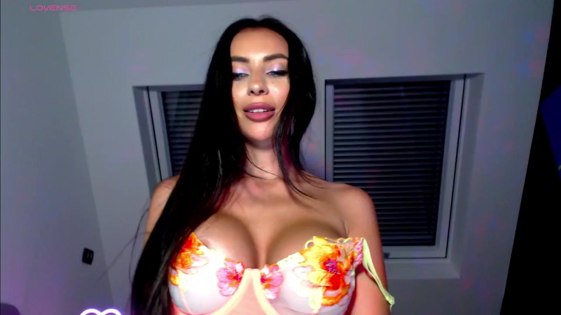 Gallery image thumbnail from Alliciya's myfreecams stream on, 06/16/2025, 18:31 image 19 of 20
