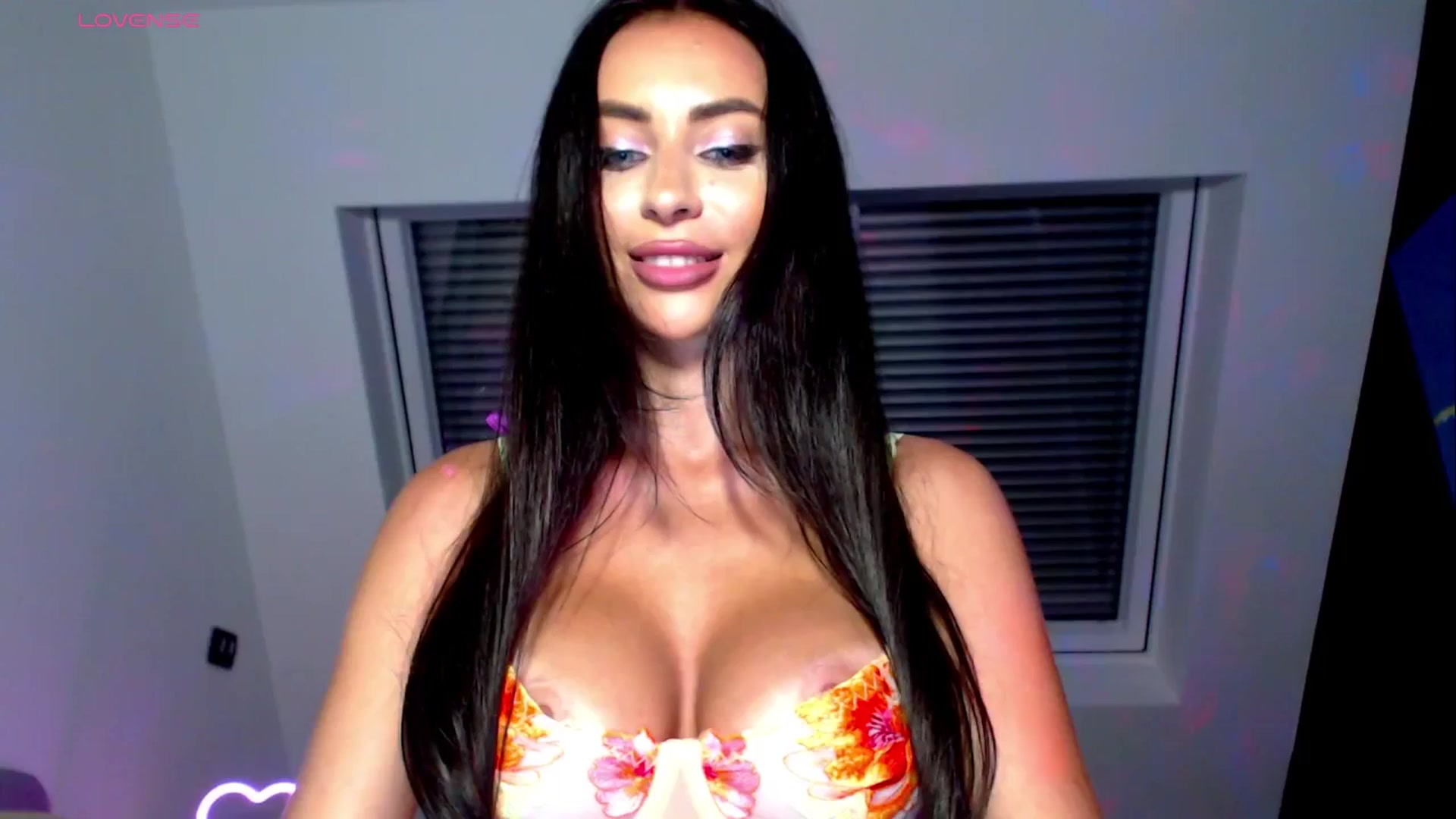 Gallery image thumbnail from Alliciya's myfreecams stream on, 06/16/2025, 18:31 image 13 of 20