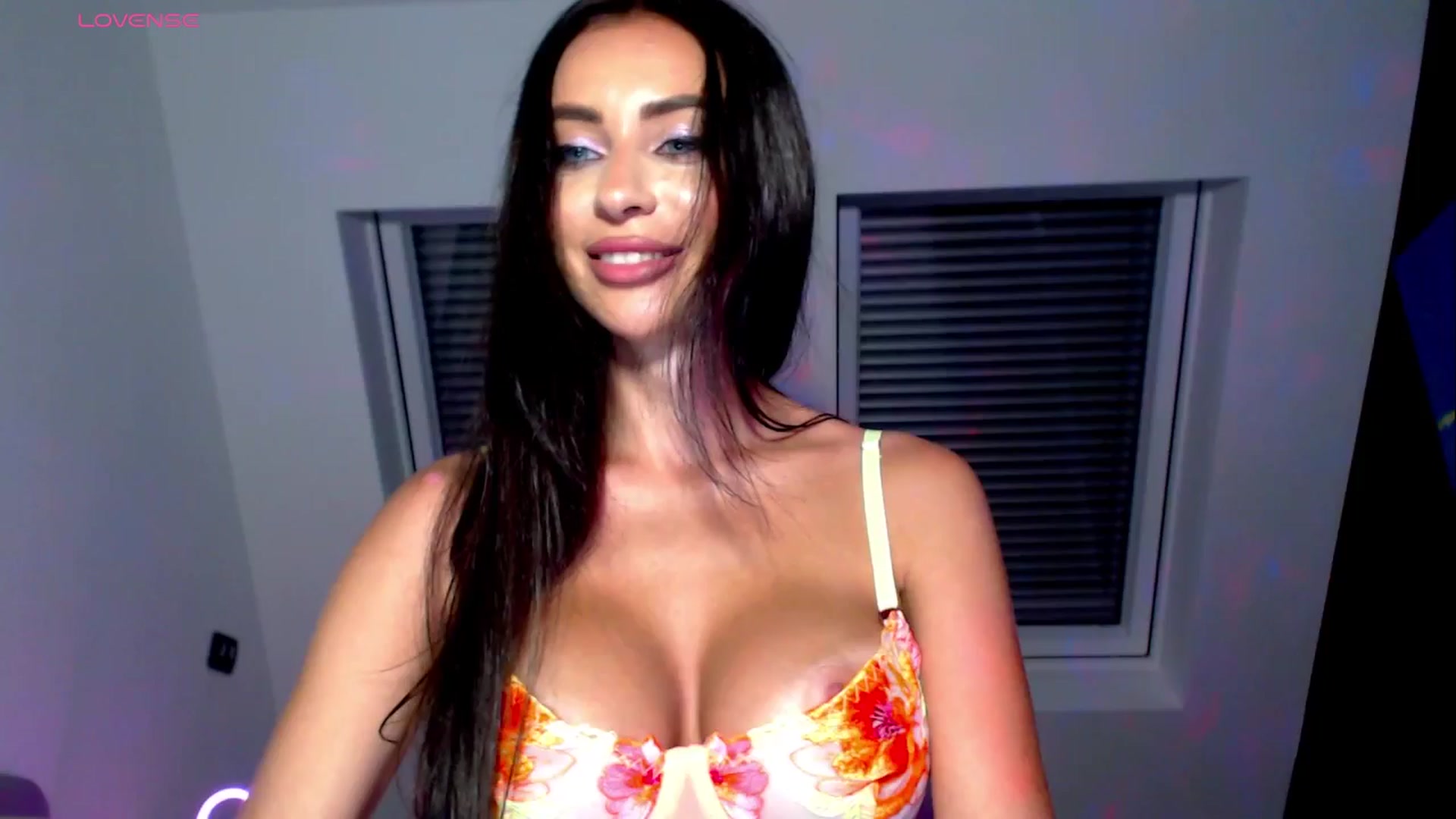 Gallery image thumbnail from Alliciya's myfreecams stream on, 06/16/2025, 18:31 image 6 of 20