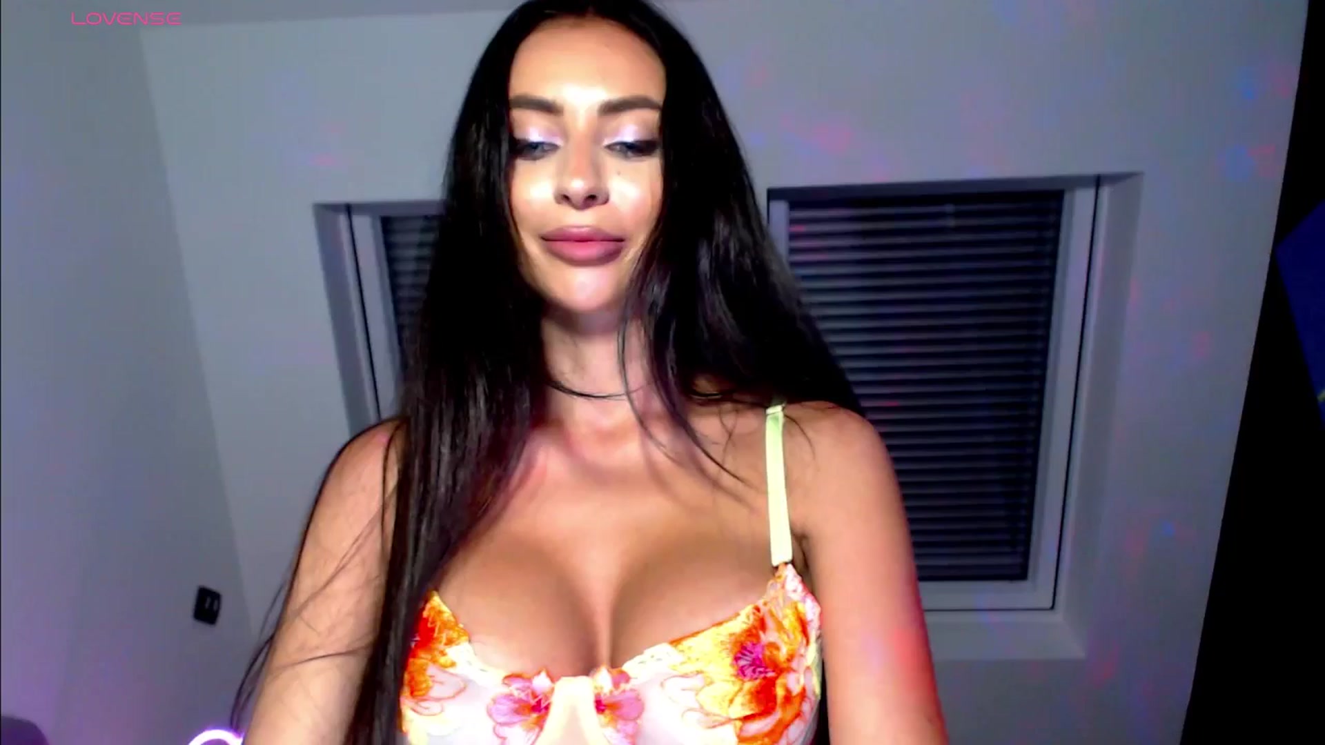 Gallery image thumbnail from Alliciya's myfreecams stream on, 06/16/2025, 18:31 image 17 of 20