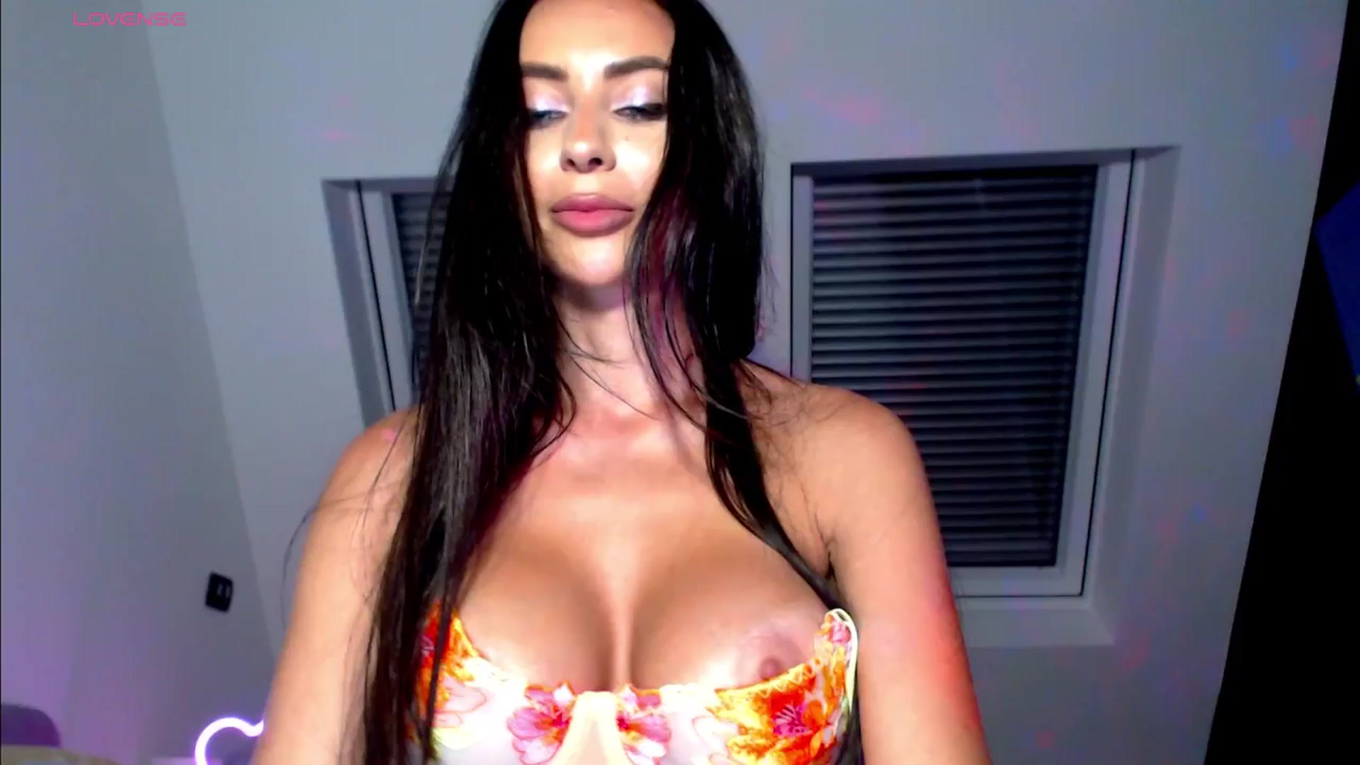 Gallery image thumbnail from Alliciya's myfreecams stream on, 06/16/2025, 19:01 image 15 of 20