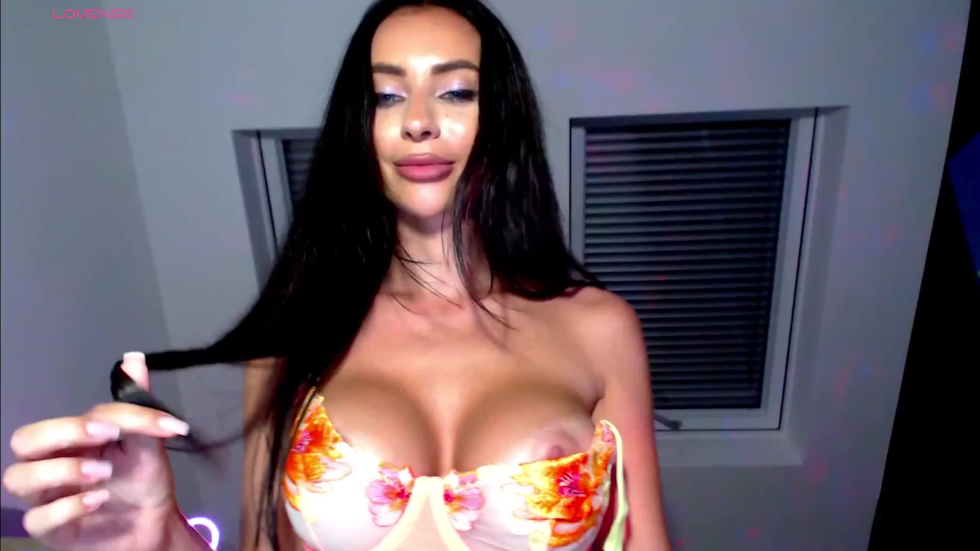 Gallery image thumbnail from Alliciya's myfreecams stream on, 06/16/2025, 19:01 image 8 of 20