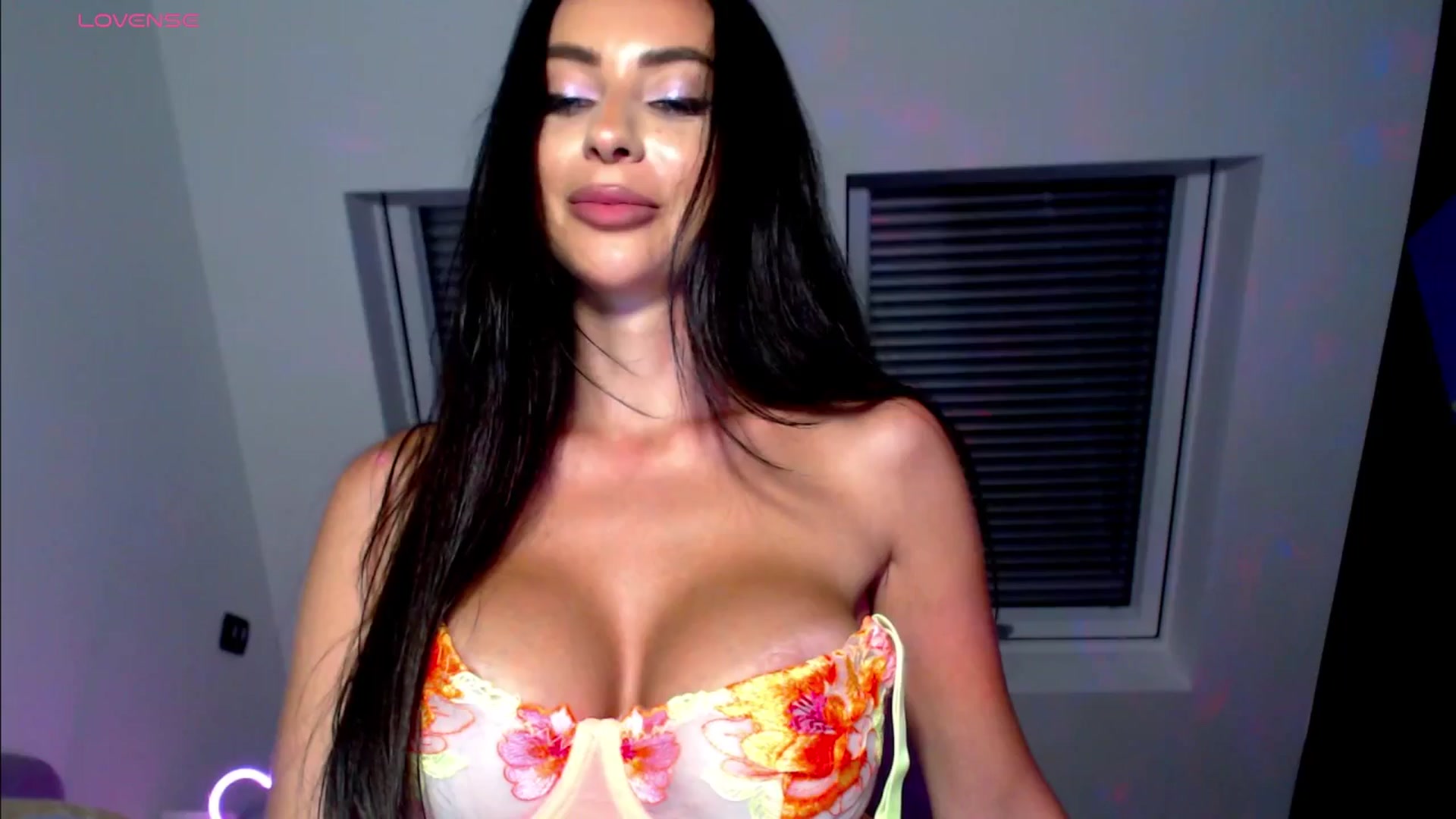 Gallery image thumbnail from Alliciya's myfreecams stream on, 06/16/2025, 19:01 image 12 of 20
