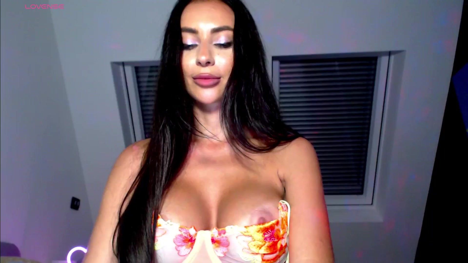 Gallery image thumbnail from Alliciya's myfreecams stream on, 06/16/2025, 19:01 image 3 of 20