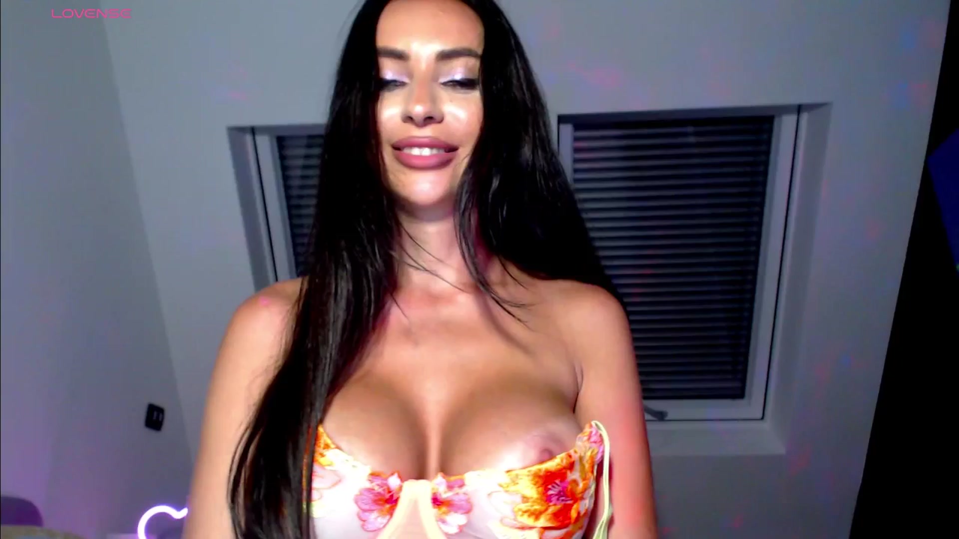 Gallery image thumbnail from Alliciya's myfreecams stream on, 06/16/2025, 19:01 image 14 of 20