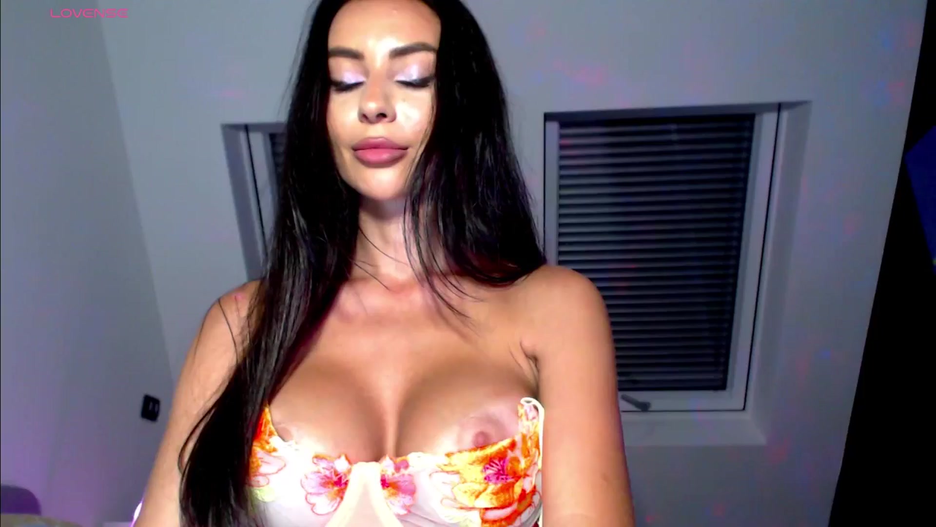 Gallery image thumbnail from Alliciya's myfreecams stream on, 06/16/2025, 19:01 image 1 of 20