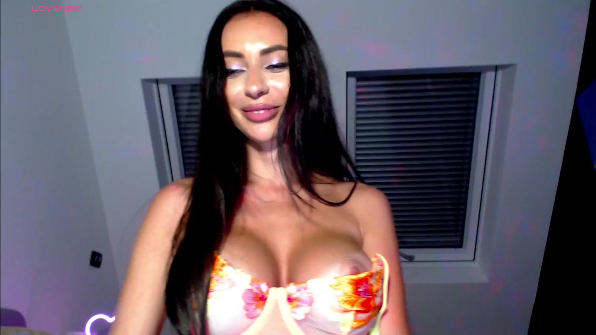 Gallery image thumbnail from Alliciya's myfreecams stream on, 06/16/2025, 19:01 image 9 of 20