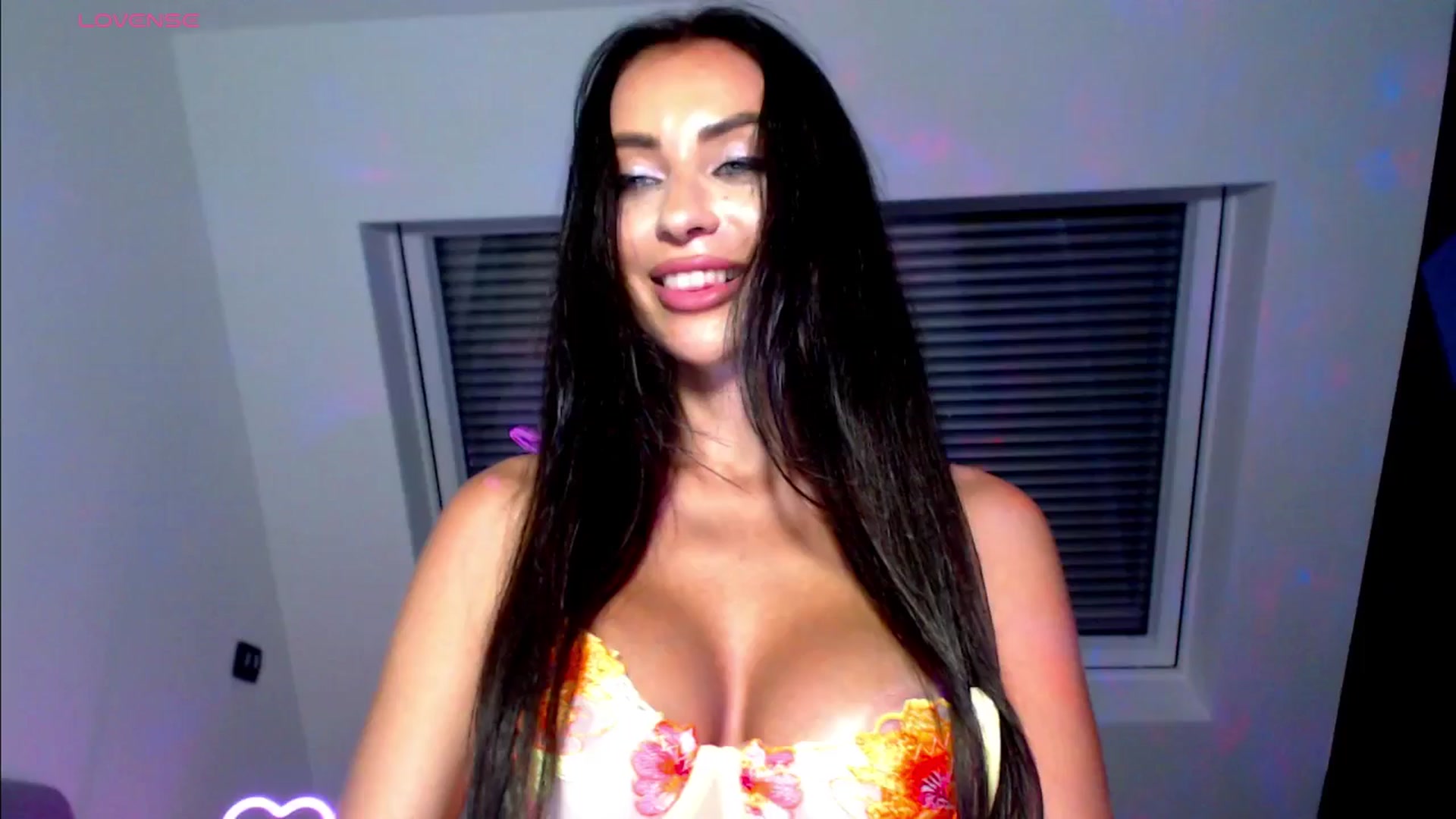 Gallery image thumbnail from Alliciya's myfreecams stream on, 06/16/2025, 23:57 image 19 of 20