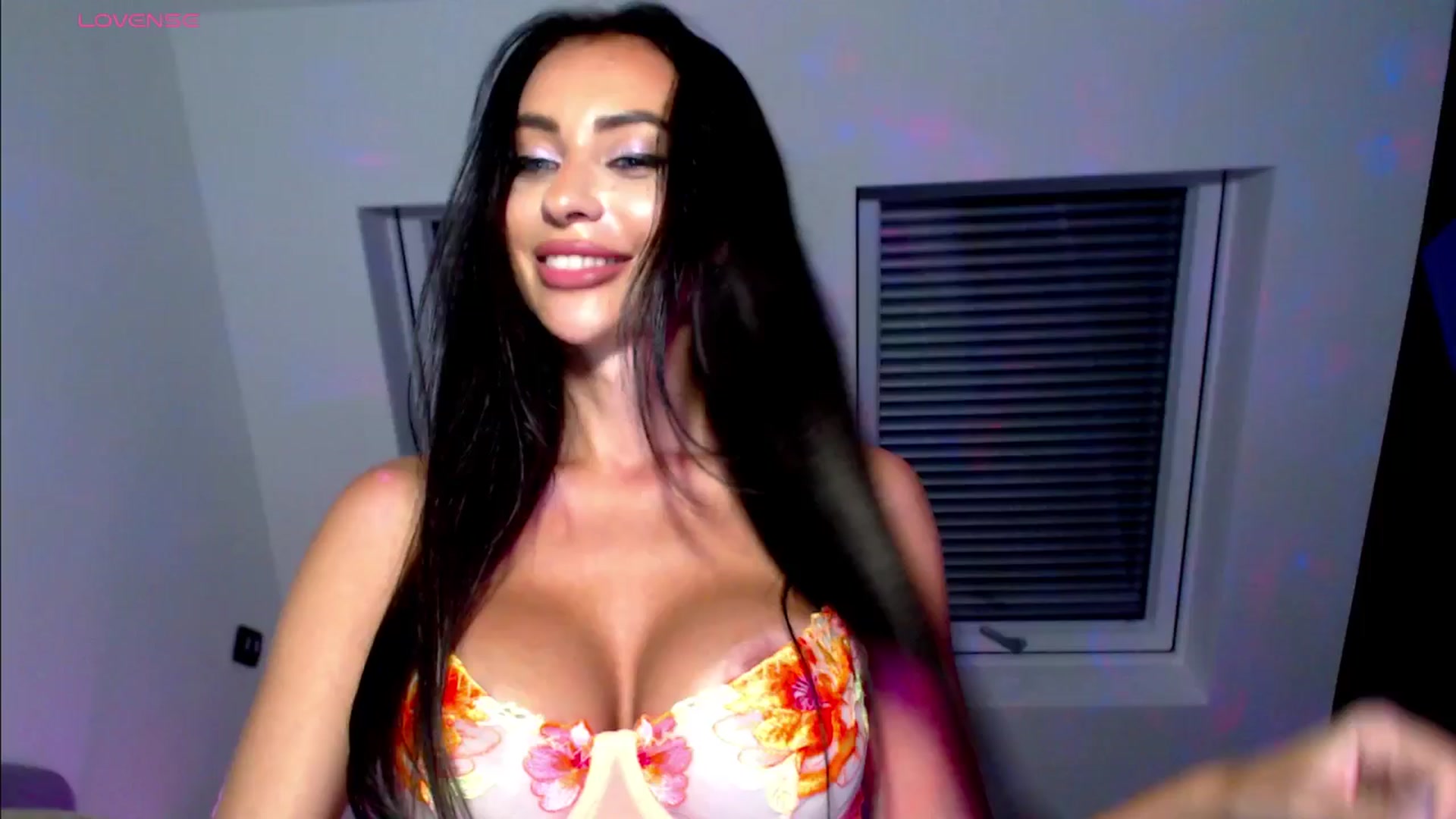 Gallery image thumbnail from Alliciya's myfreecams stream on, 06/16/2025, 23:57 image 12 of 20