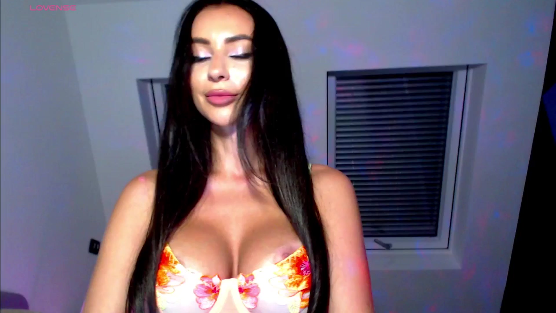 Gallery image thumbnail from Alliciya's myfreecams stream on, 06/16/2025, 23:57 image 10 of 20