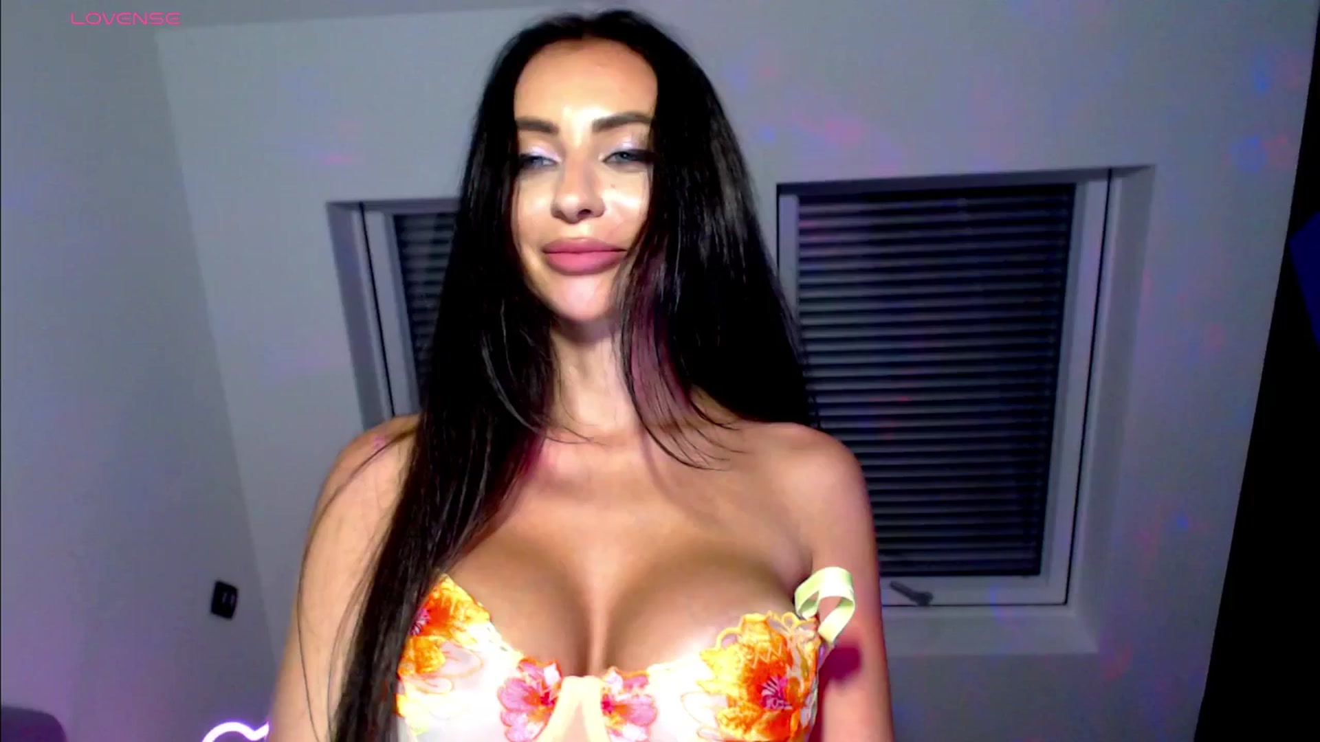 Gallery image thumbnail from Alliciya's myfreecams stream on, 06/16/2025, 23:57 image 17 of 20
