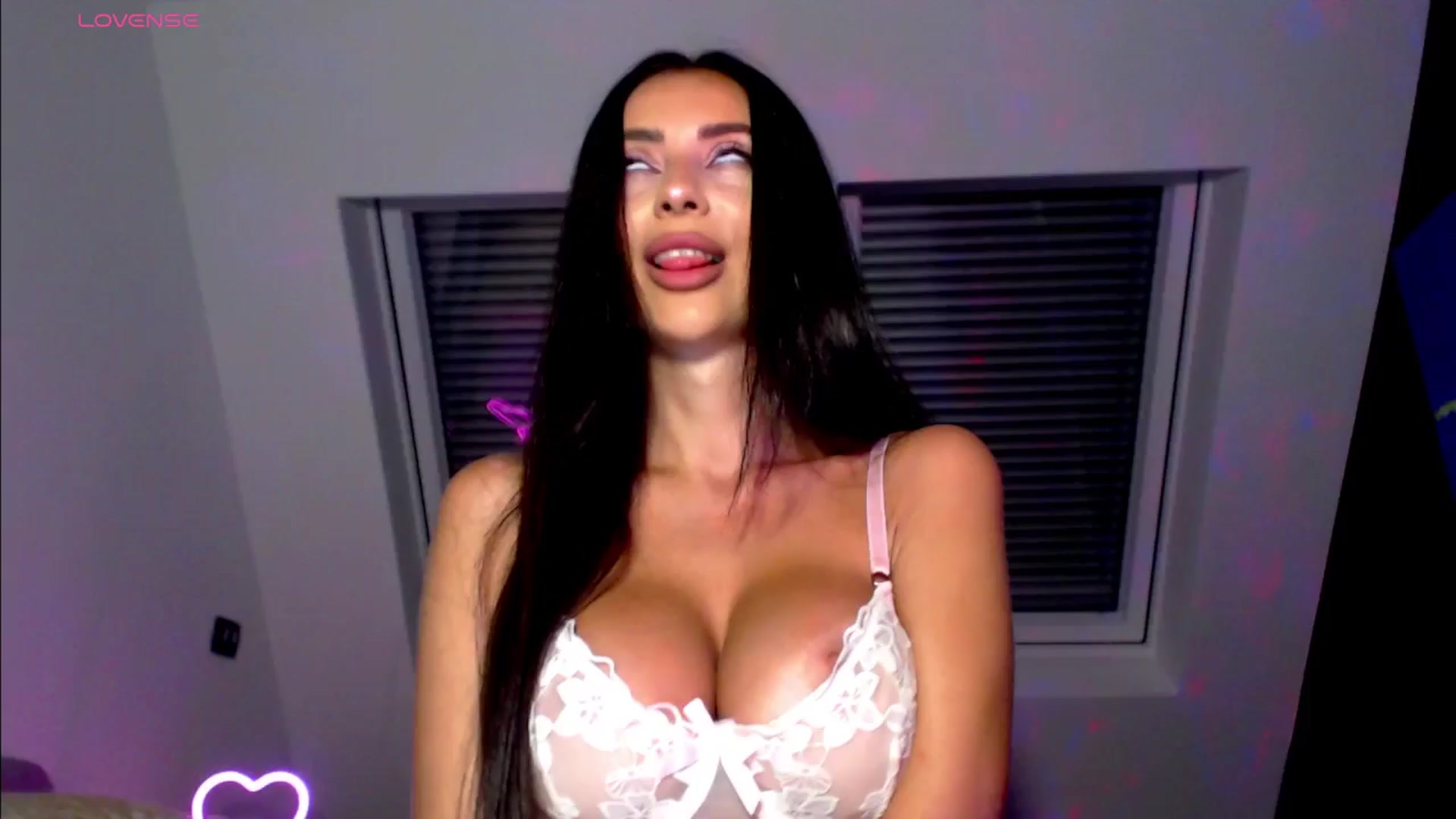 Gallery image thumbnail from Alliciya's myfreecams stream on, 06/22/2025, 16:24 image 11 of 20