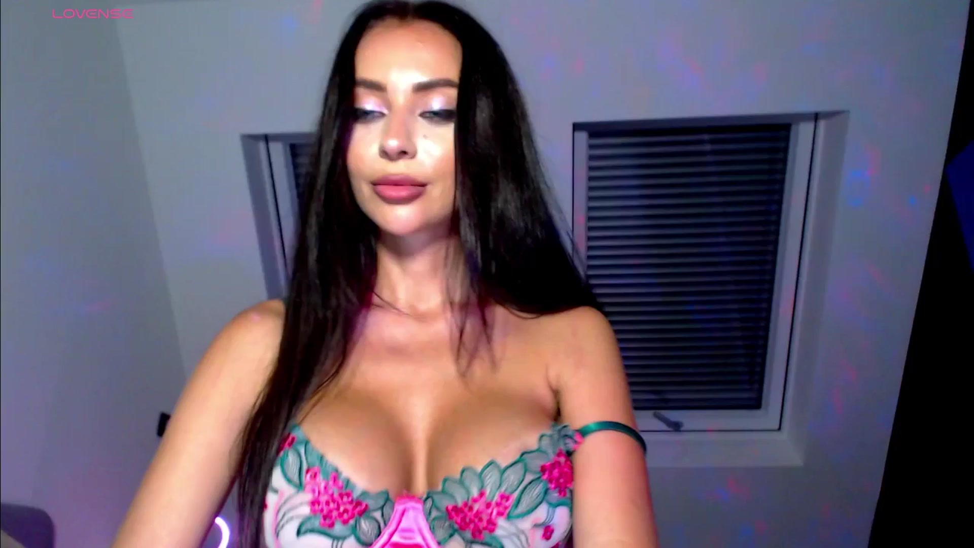 Gallery image thumbnail from Alliciya's myfreecams stream on, 06/26/2025, 23:27 image 15 of 20