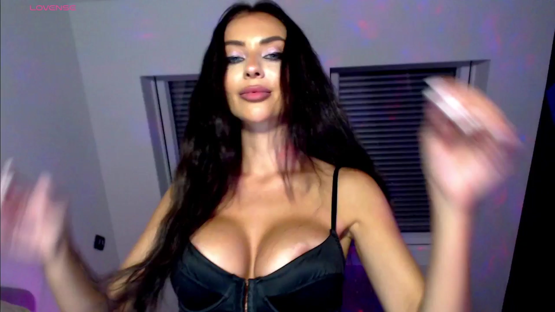 Gallery image thumbnail from Alliciya's myfreecams stream on, 06/27/2025, 22:04 image 5 of 20