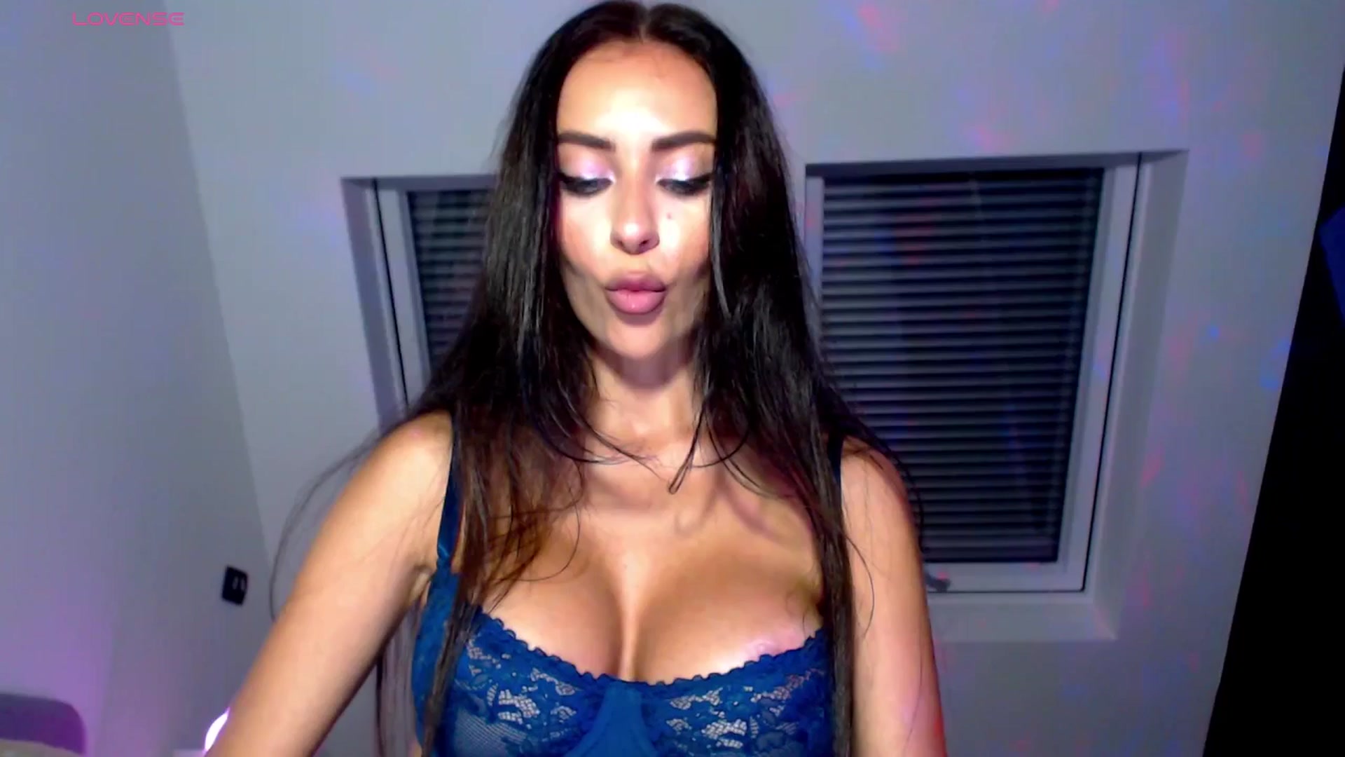 Gallery image thumbnail from Alliciya's myfreecams stream on, 06/29/2025, 19:41 image 10 of 20