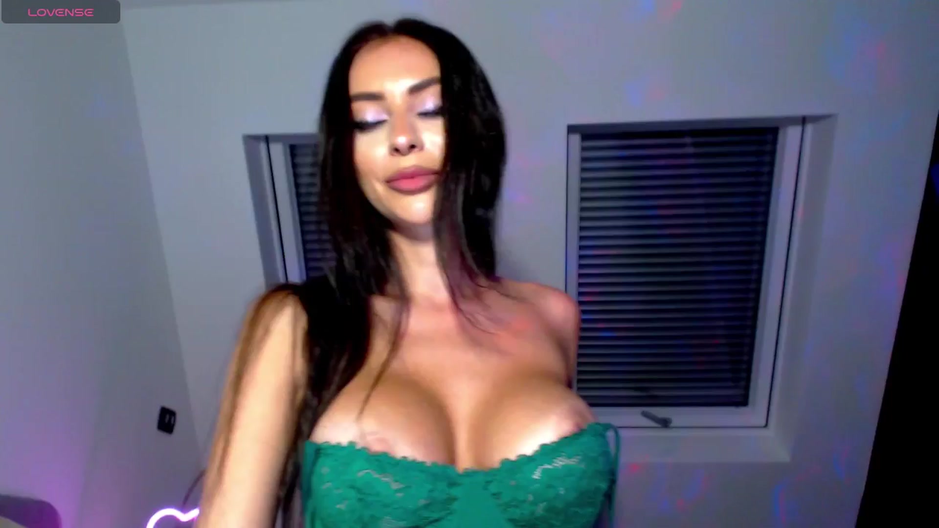 Gallery image thumbnail from Alliciya's myfreecams stream on, 07/09/2025, 21:49 image 6 of 20
