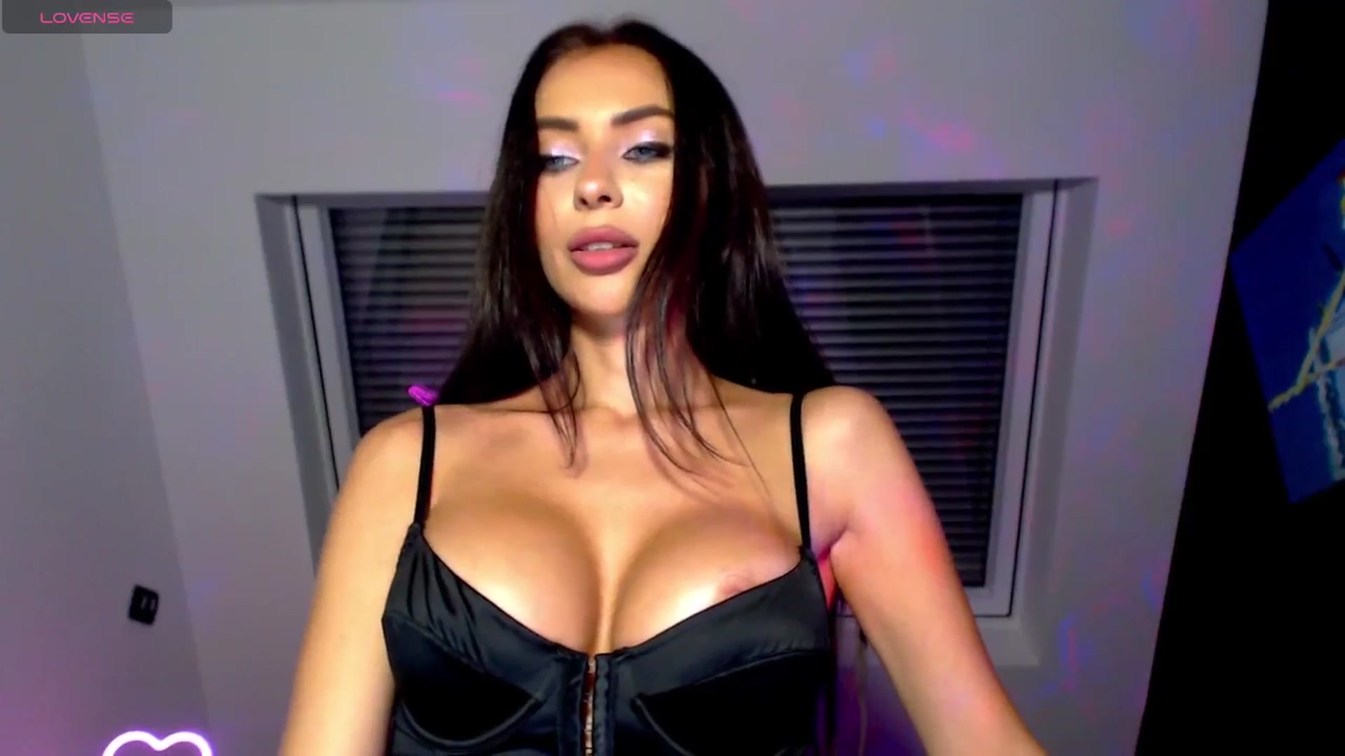 Gallery image thumbnail from Alliciya's myfreecams stream on, 07/16/2025, 17:45 image 6 of 20