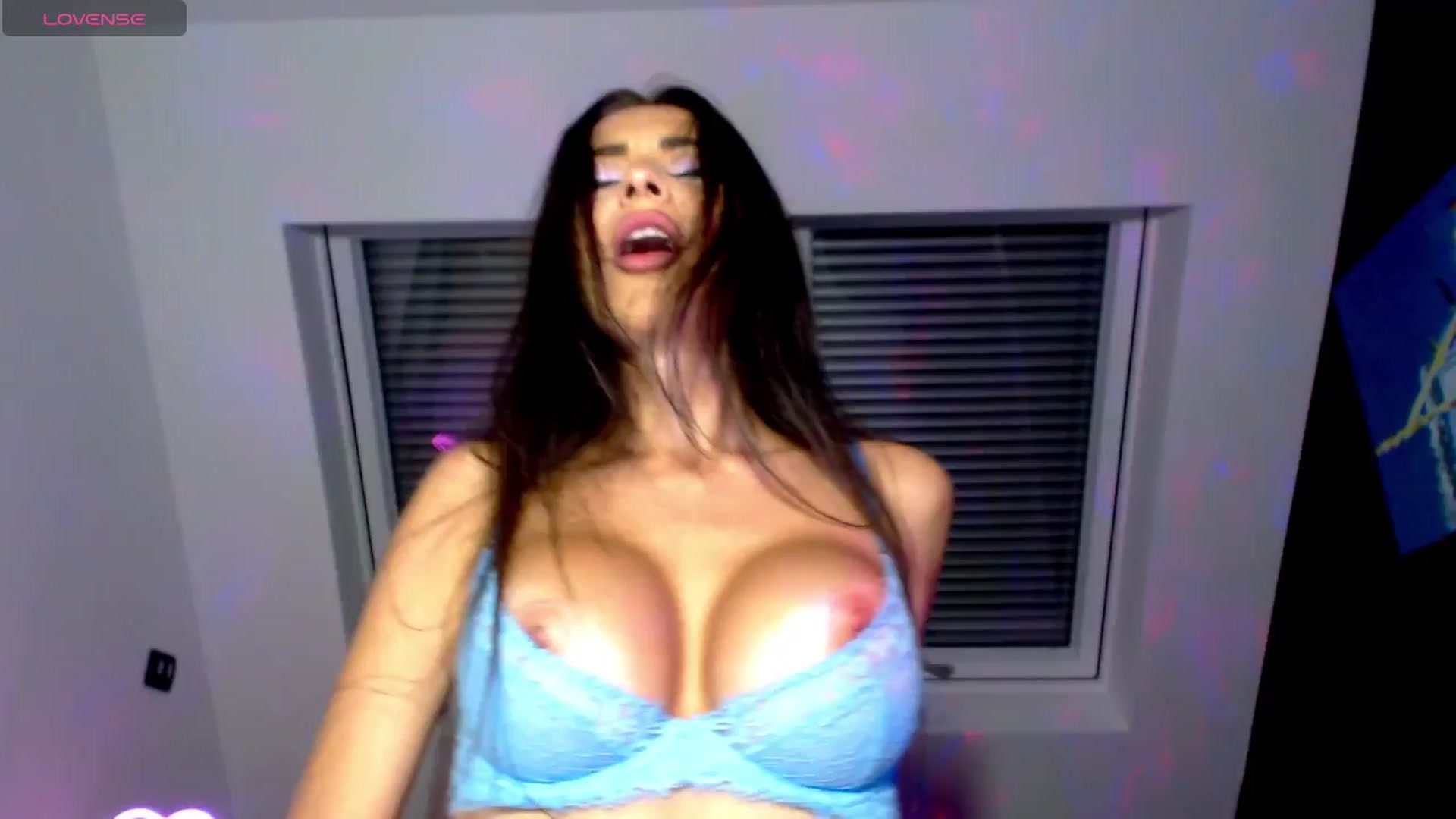 Gallery image thumbnail from Alliciya's myfreecams stream on, 07/18/2025, 15:14 image 4 of 20