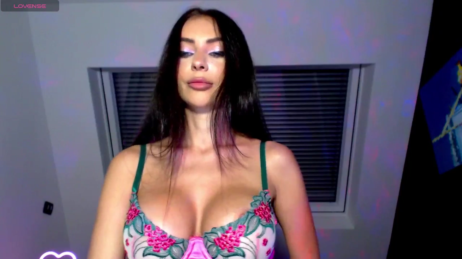Gallery image thumbnail from Alliciya's myfreecams stream on, 07/25/2025, 17:18 image 14 of 20