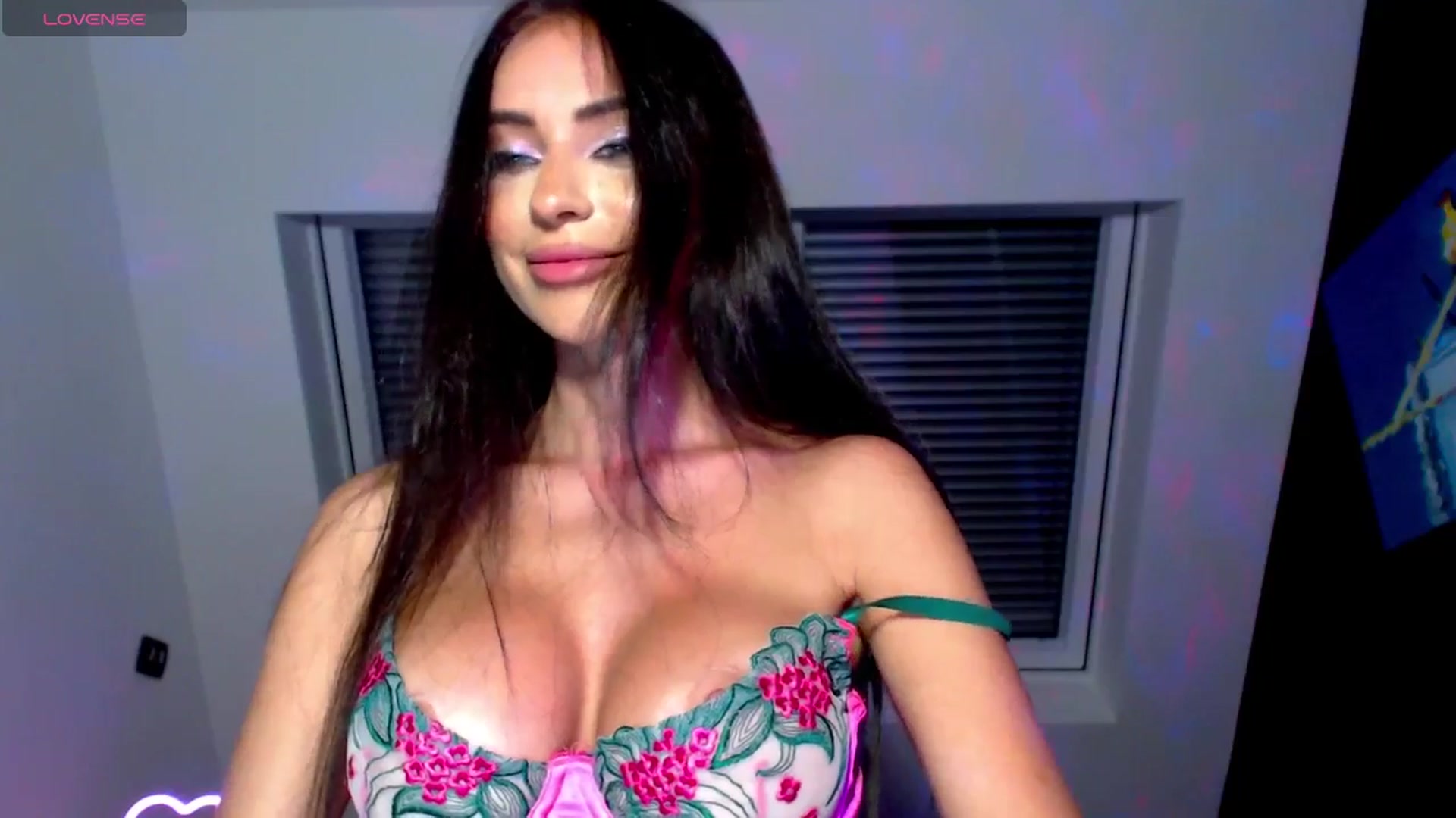 Gallery image thumbnail from Alliciya's myfreecams stream on, 07/25/2025, 17:18 image 13 of 20