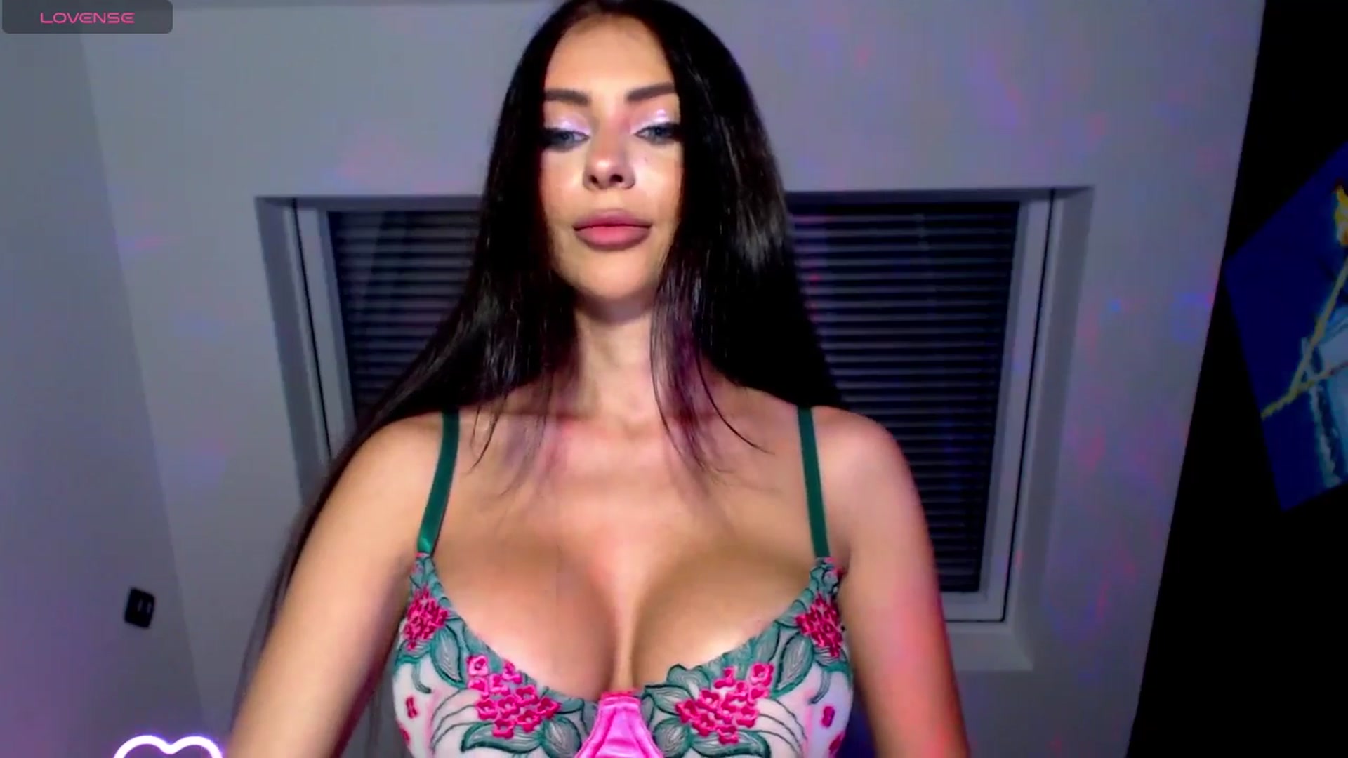 Gallery image thumbnail from Alliciya's myfreecams stream on, 07/25/2025, 17:18 image 7 of 20
